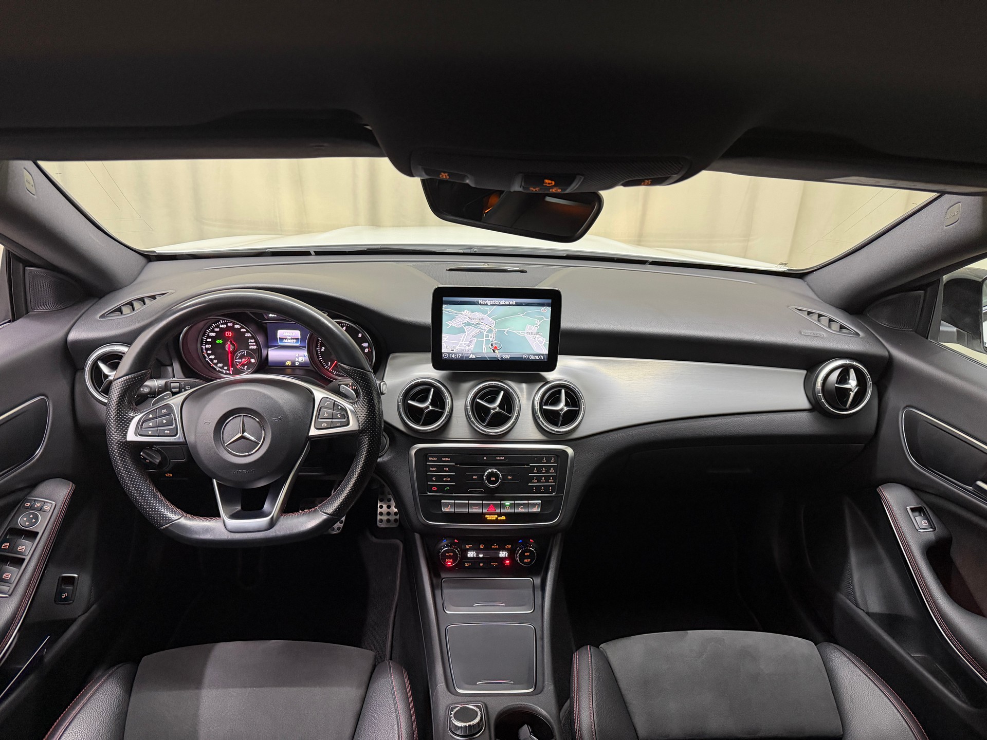MERCEDES-BENZ CLA Shooting Br 200 d Swiss Star AMG Line 4M-image-7
