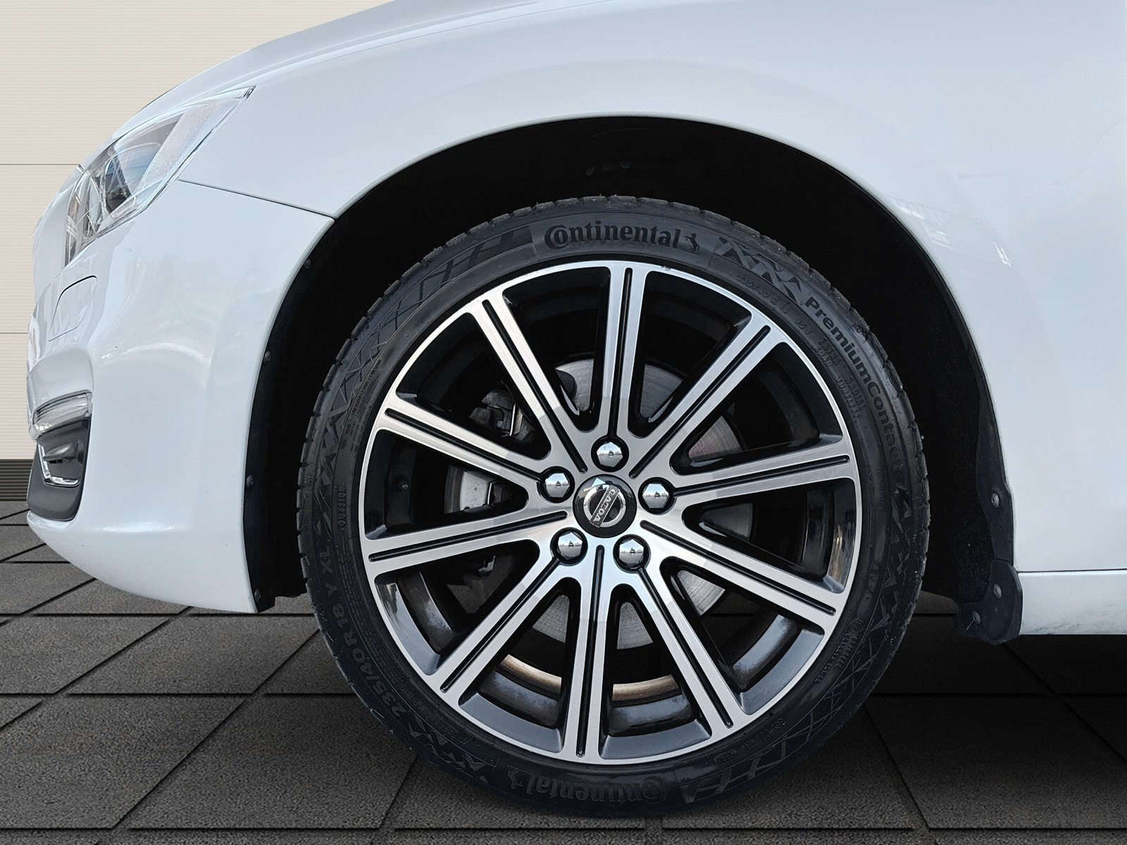 VOLVO V60 Kombi 2.0 T6 Executive AWD S/S-image-4