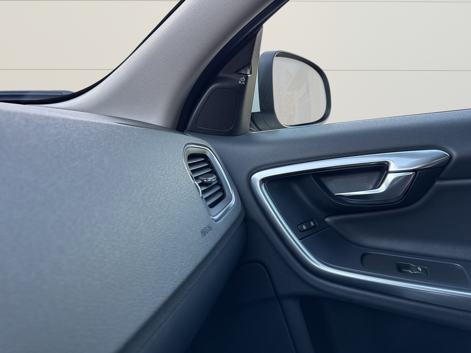 VOLVO V60 Kombi 2.0 T6 Executive AWD S/S-image-15