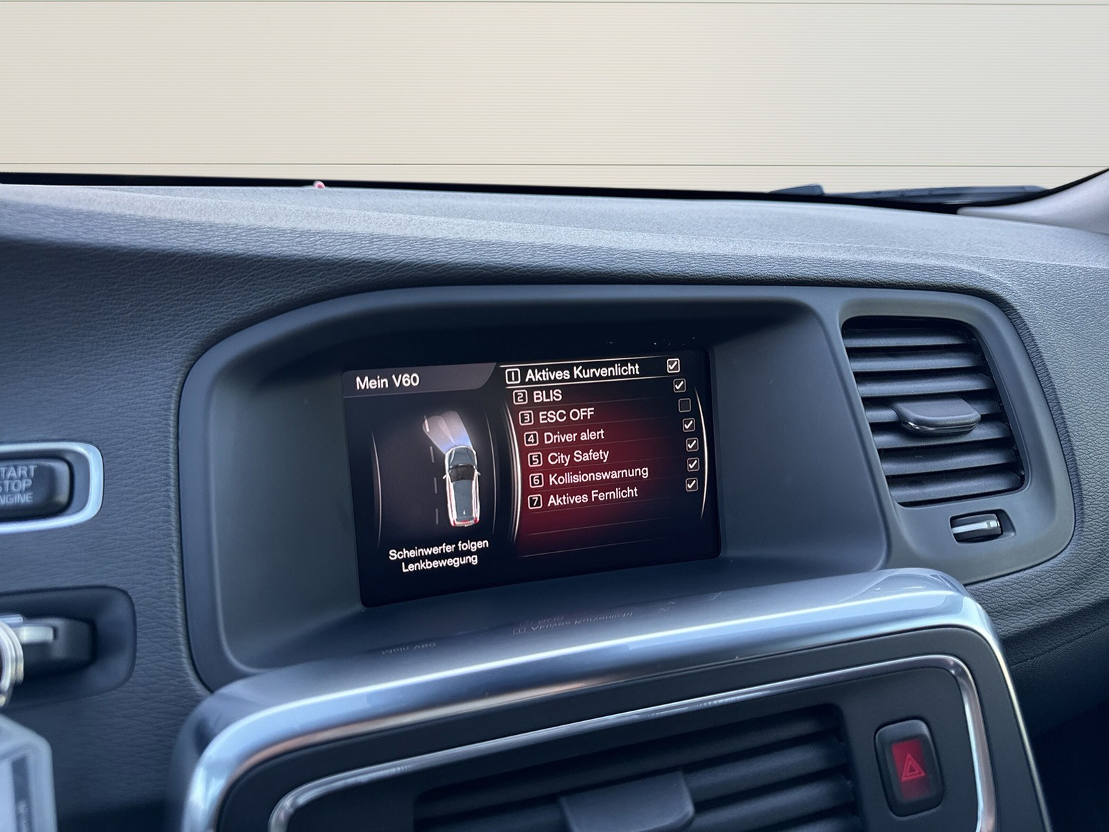VOLVO V60 Kombi 2.0 T6 Executive AWD S/S-image-14