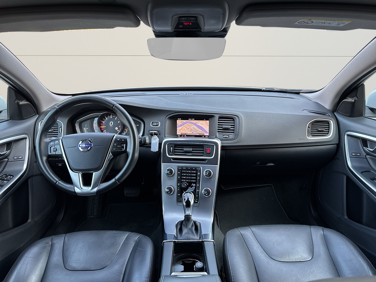 VOLVO V60 Kombi 2.0 T6 Executive AWD S/S-image-10