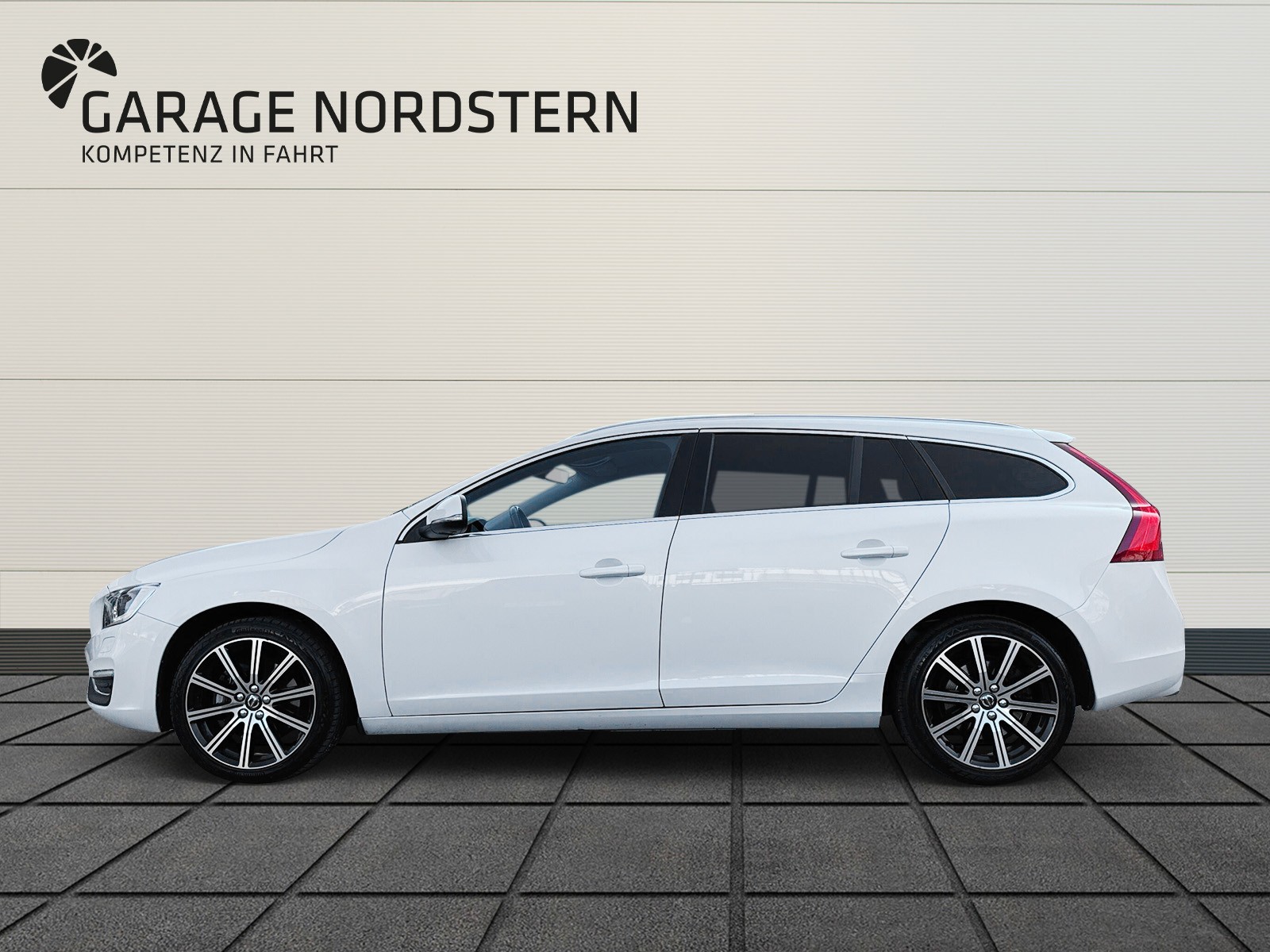 VOLVO V60 Kombi 2.0 T6 Executive AWD S/S-image-1