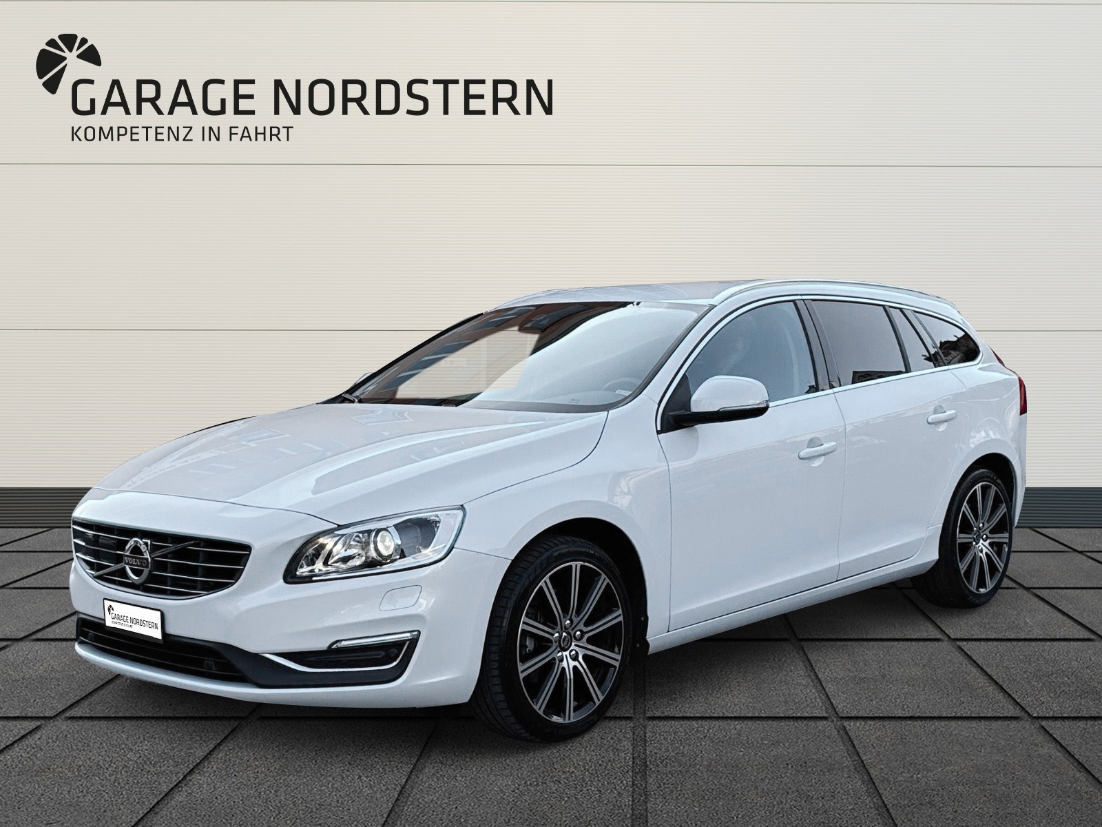 VOLVO V60 Kombi 2.0 T6 Executive AWD S/S-image-0