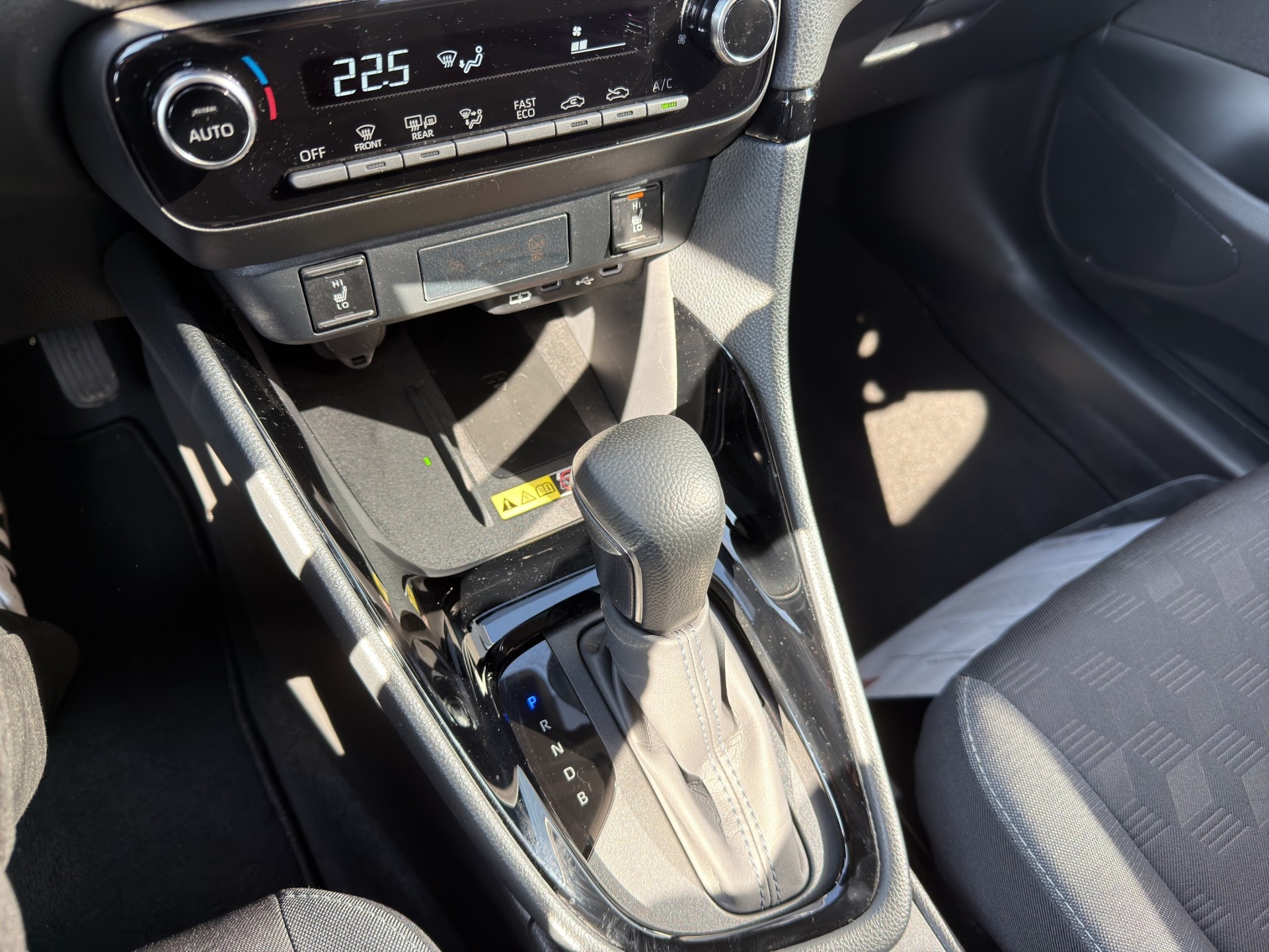 TOYOTA Yaris 1.5 Comfort e-CVT-image-10