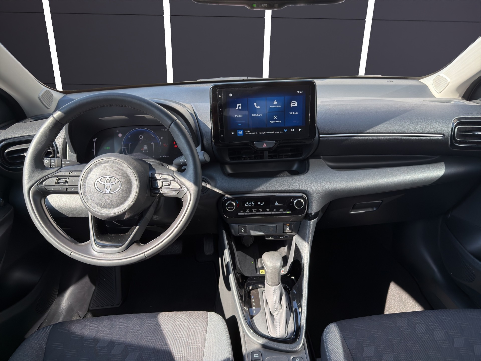 TOYOTA Yaris 1.5 Comfort e-CVT-image-7