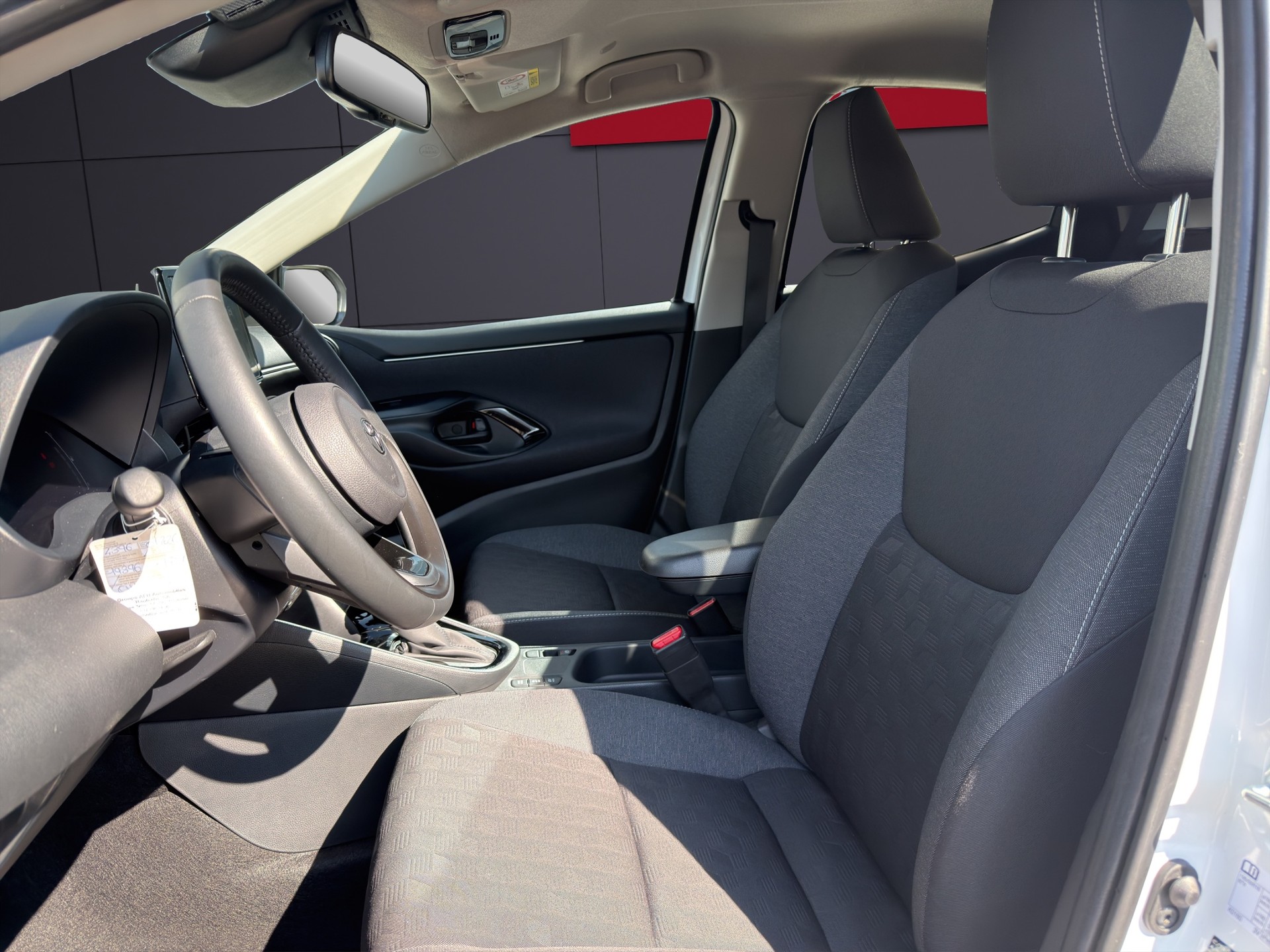 TOYOTA Yaris 1.5 Comfort e-CVT-image-5