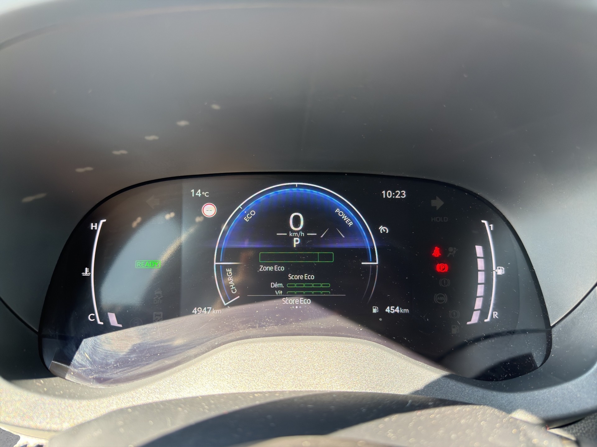 TOYOTA Yaris 1.5 Comfort e-CVT-image-8