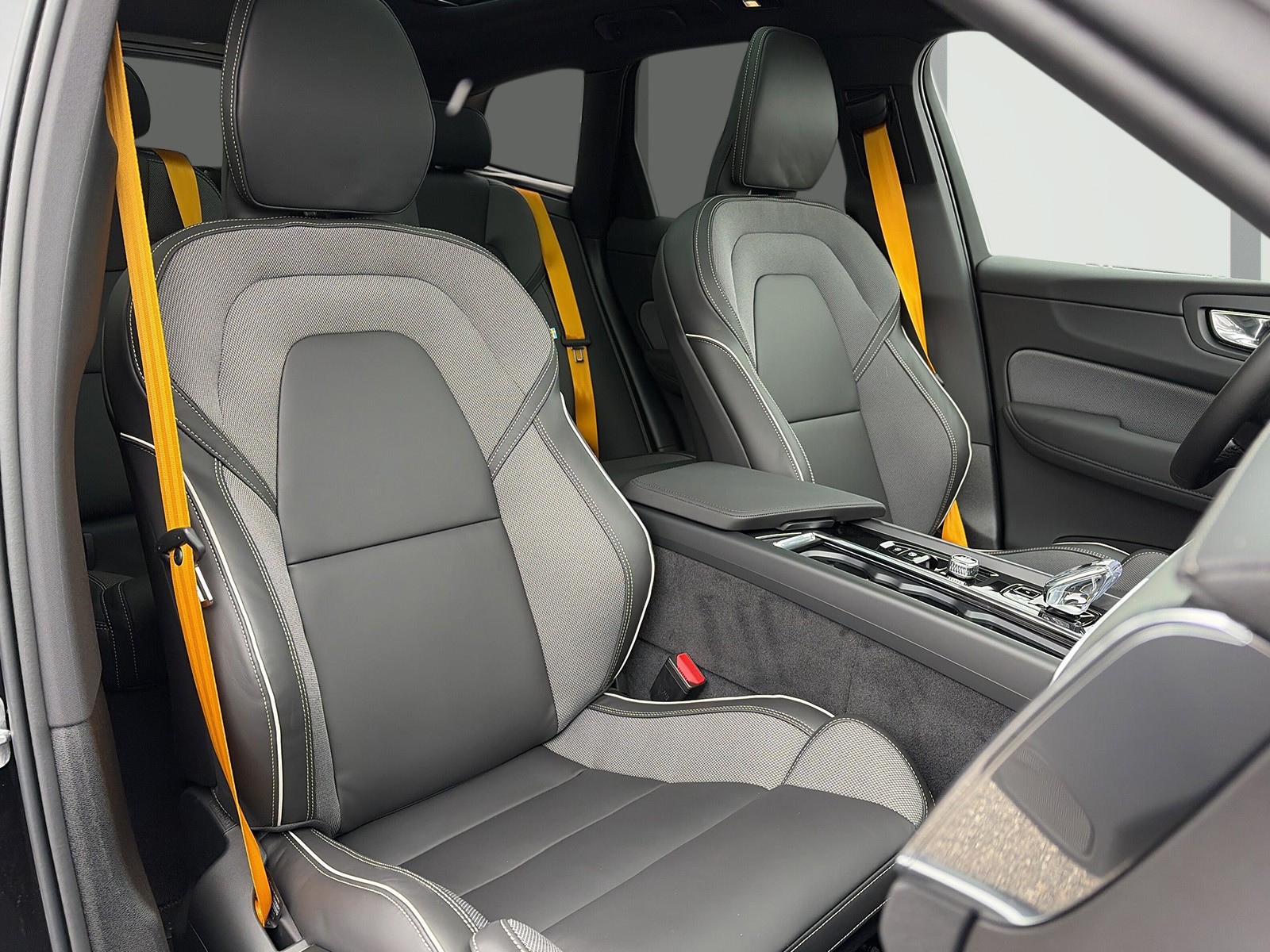 VOLVO XC60 2.0 T8 TE Polestar eAWD-image-10