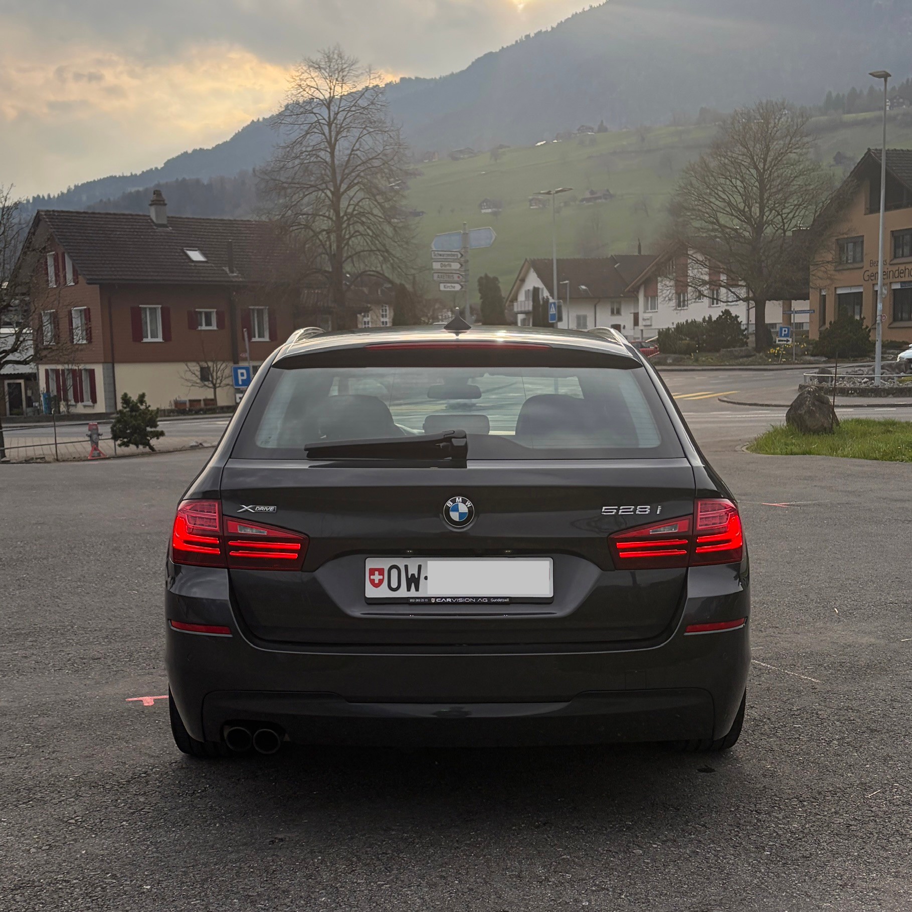 BMW 528i Touring xDrive Steptronic-image-4