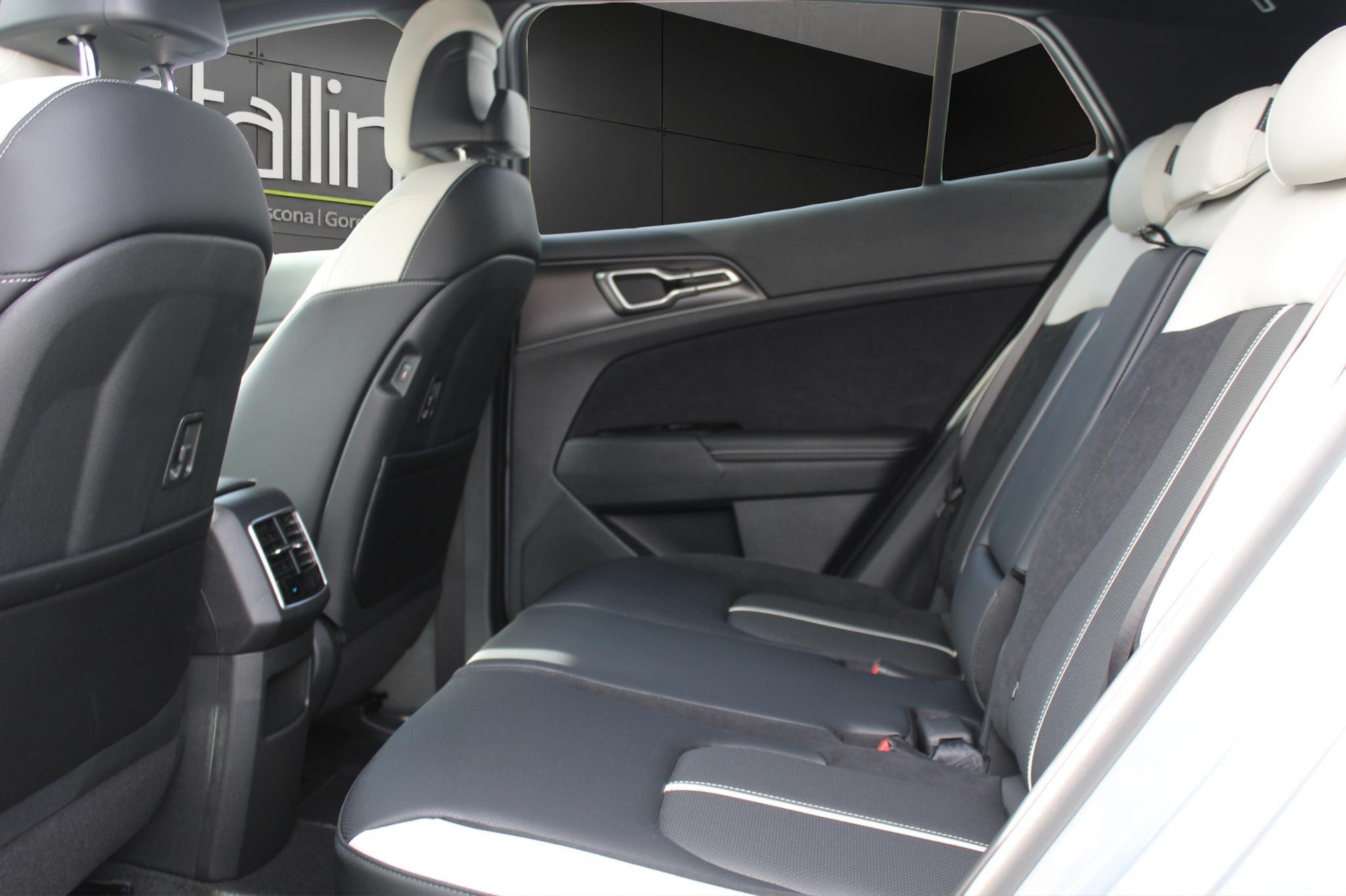 KIA Sportage 1.6 T-GDi Hybrid GT-Line-image-9