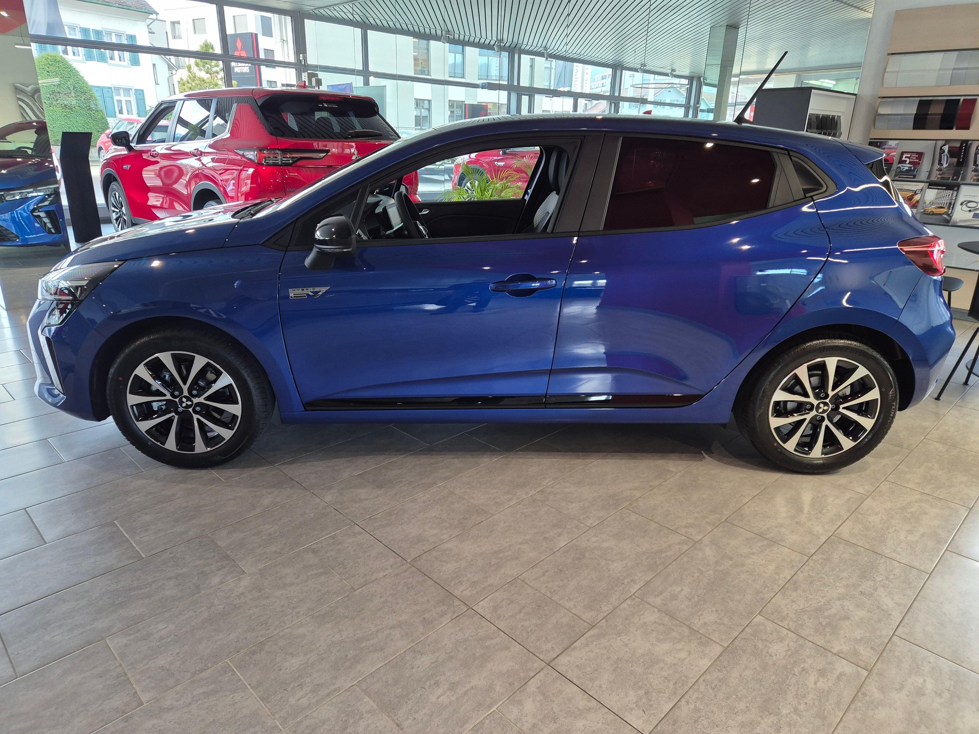 MITSUBISHI Colt 1.6 HEV Invite+-image-13