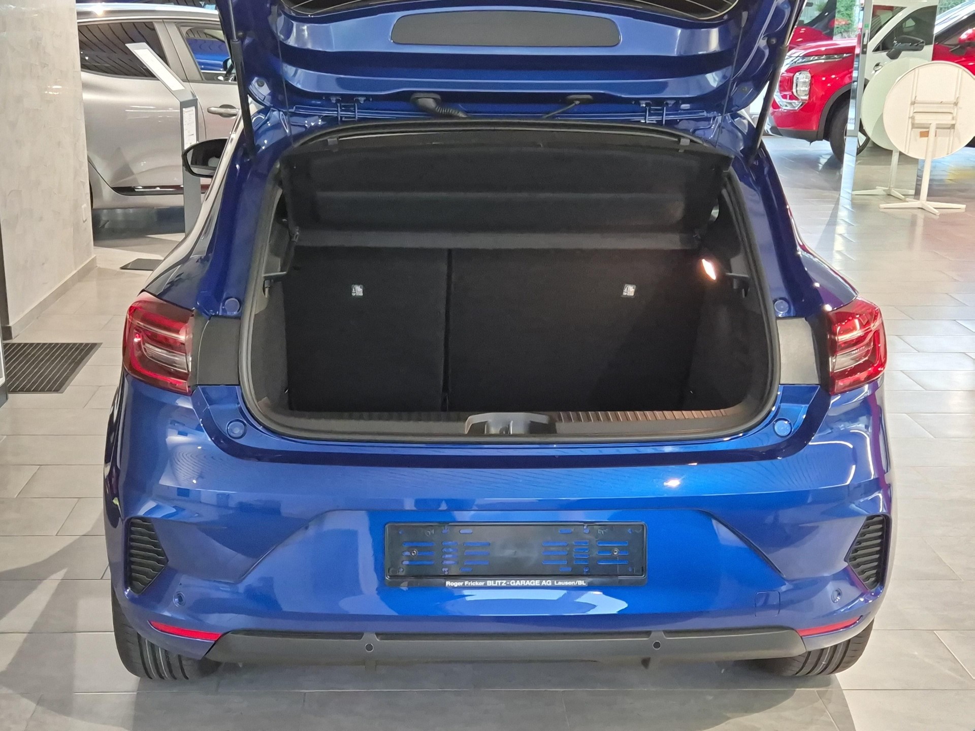 MITSUBISHI Colt 1.6 HEV Invite+-image-11