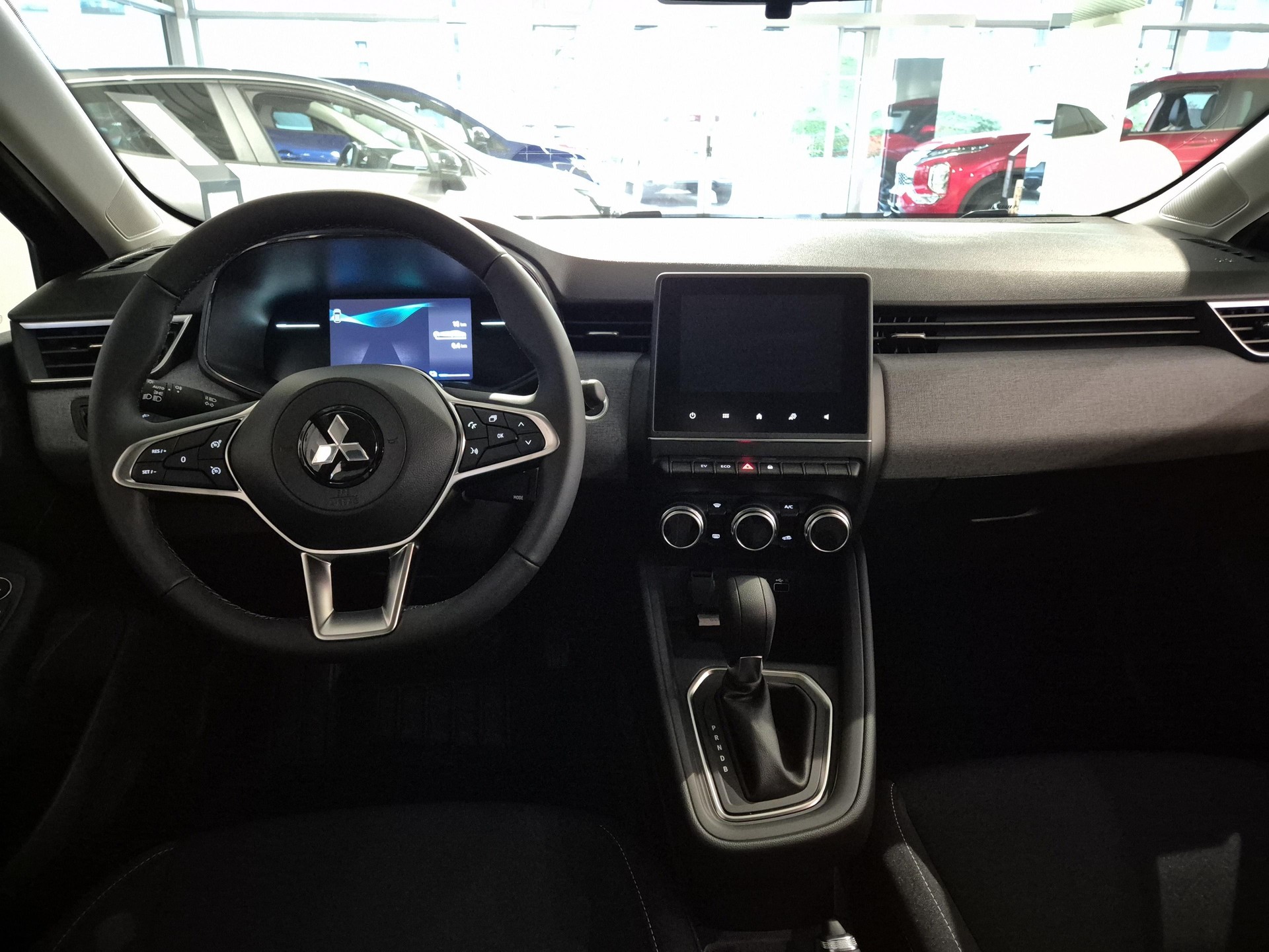 MITSUBISHI Colt 1.6 HEV Invite+-image-8