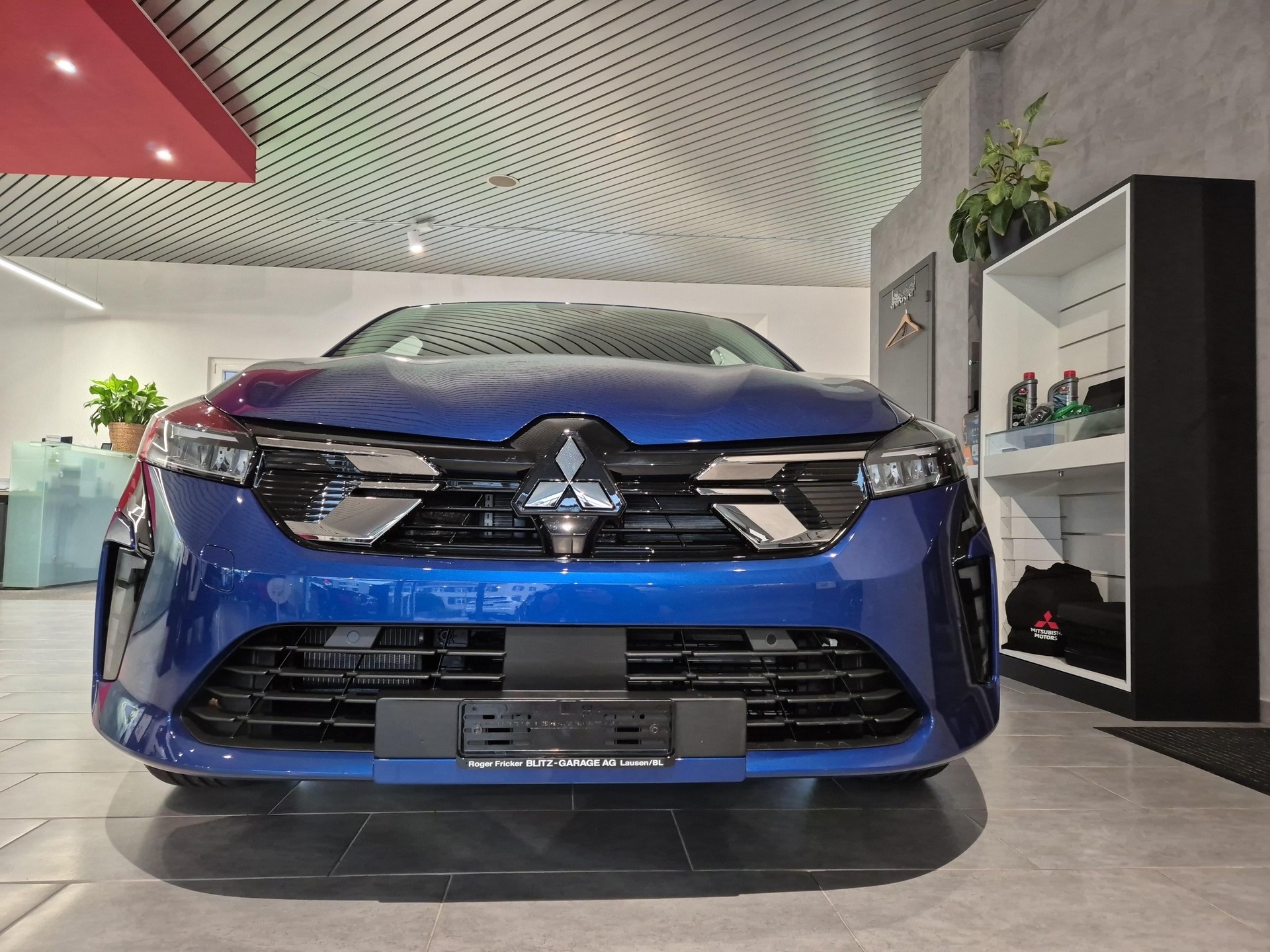 MITSUBISHI Colt 1.6 HEV Invite+-showroom-element-1