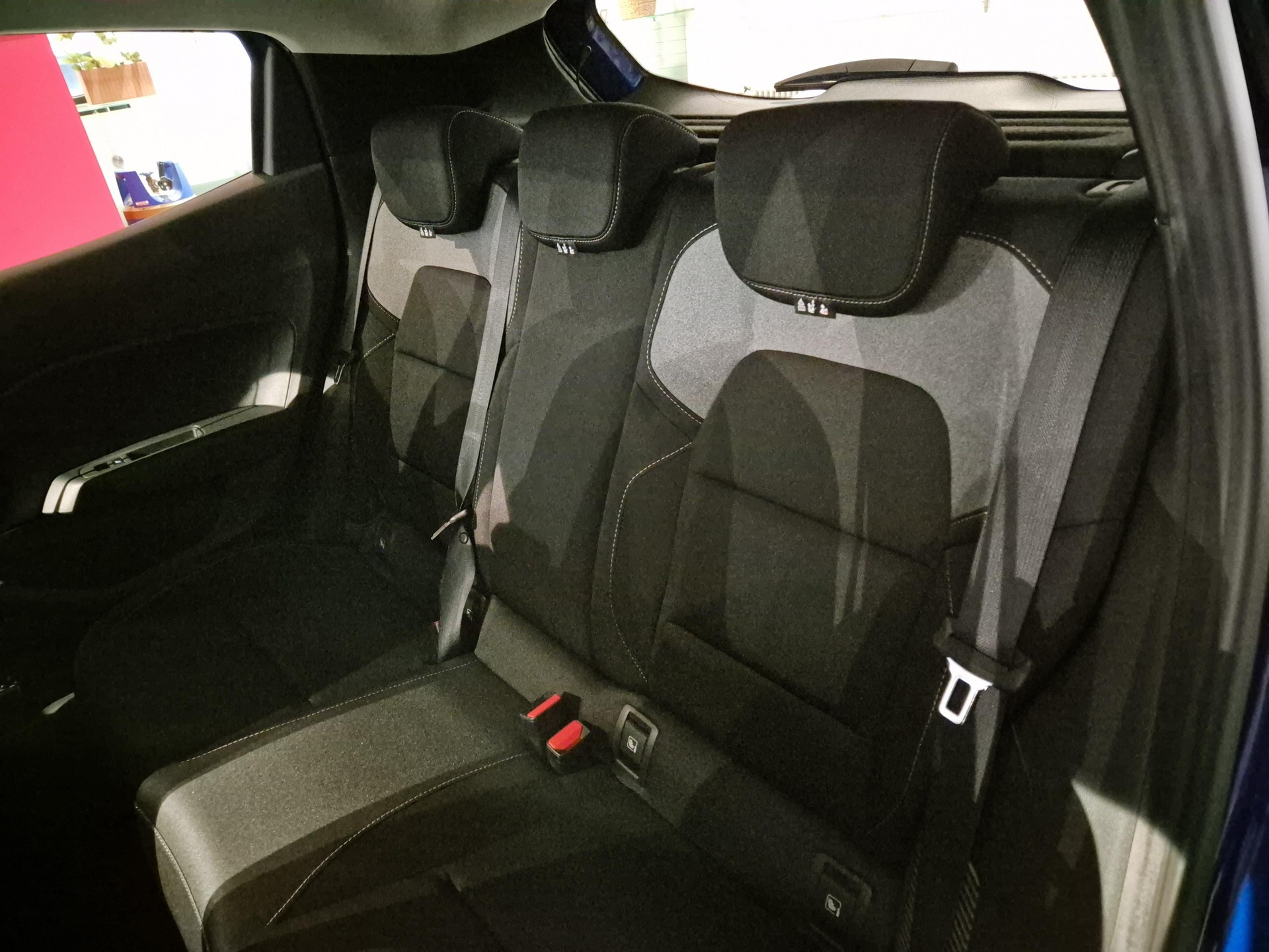 MITSUBISHI Colt 1.6 HEV Invite+-image-10