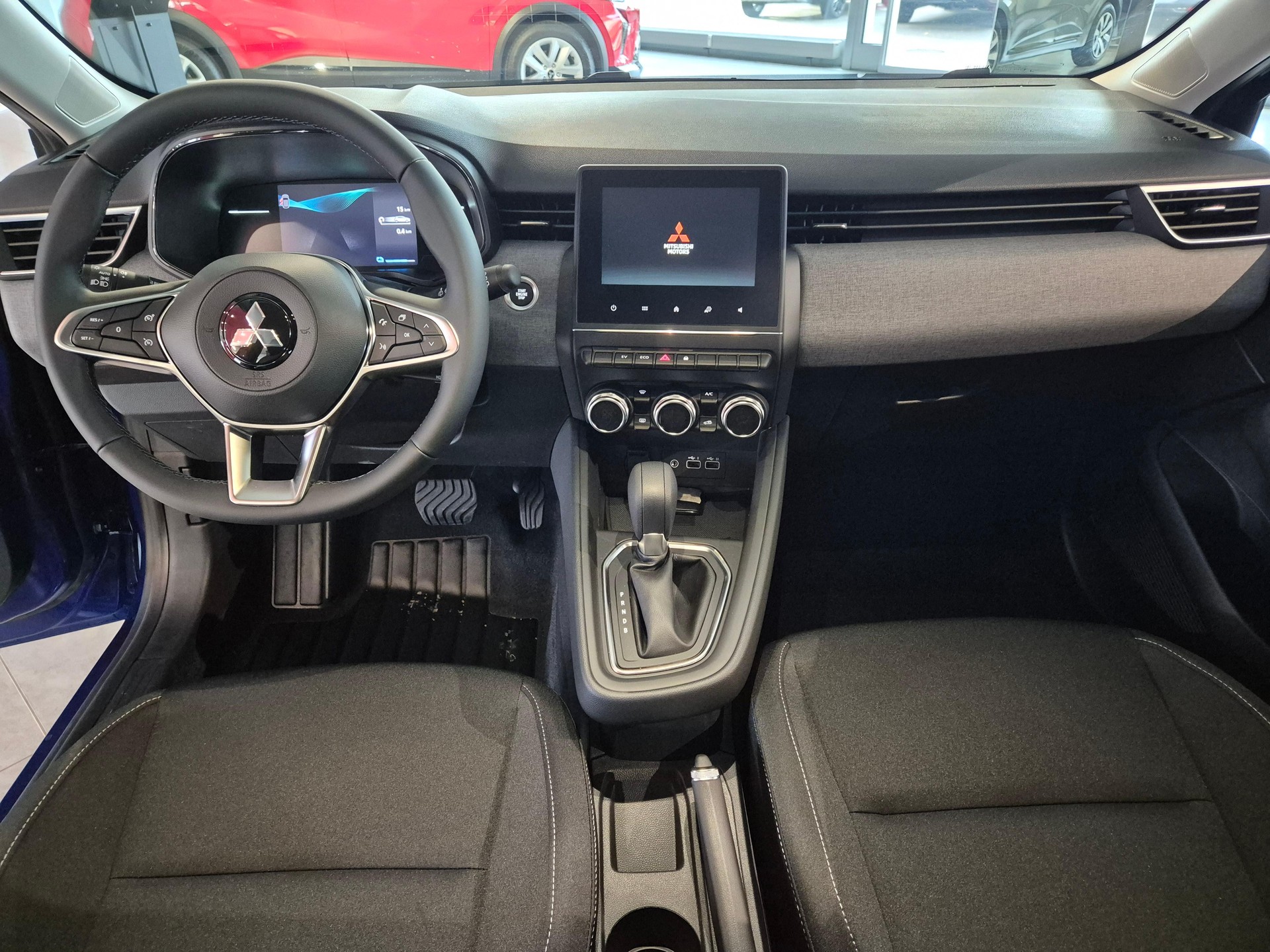 MITSUBISHI Colt 1.6 HEV Invite+-image-17