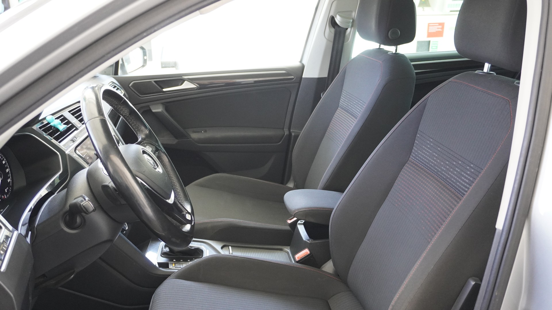VW Tiguan 2.0 TDI SCR Sound 4Motion DSG-image-3