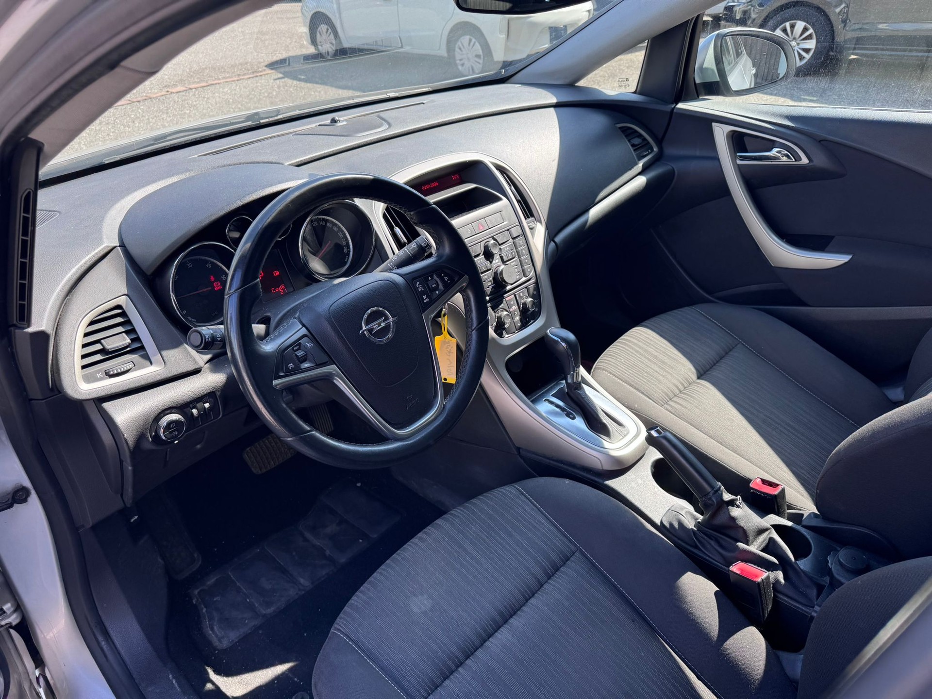 OPEL Astra SportsTourer 2.0 CDTi Cosmo Automatic-image-8