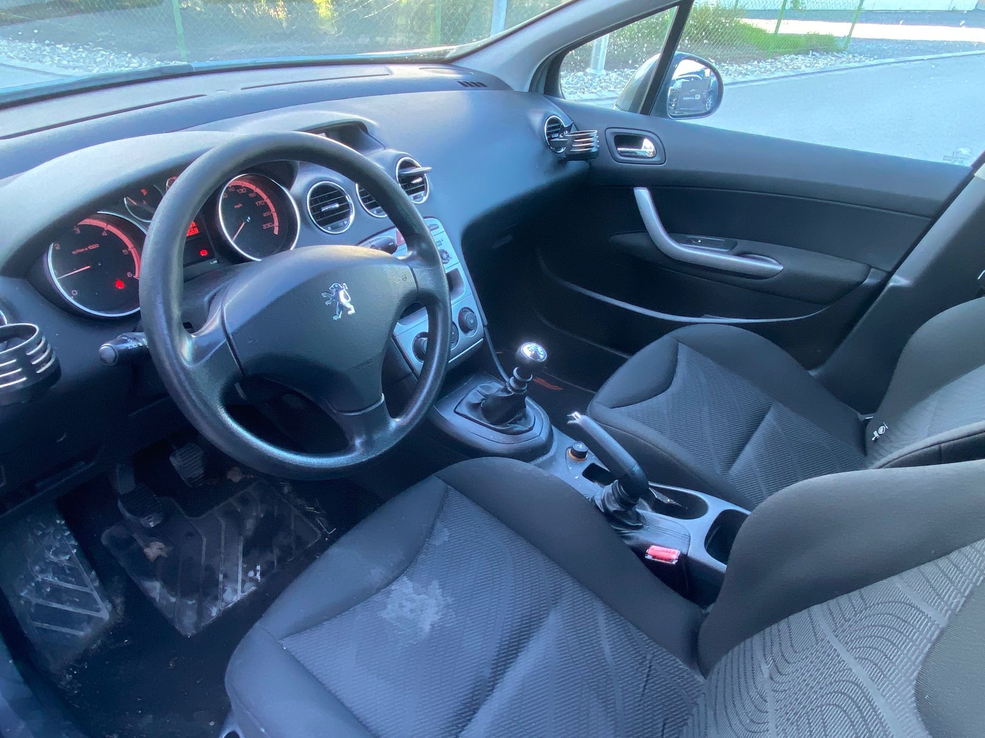 PEUGEOT 308 SW 1.6 HDI Trendy-image-10