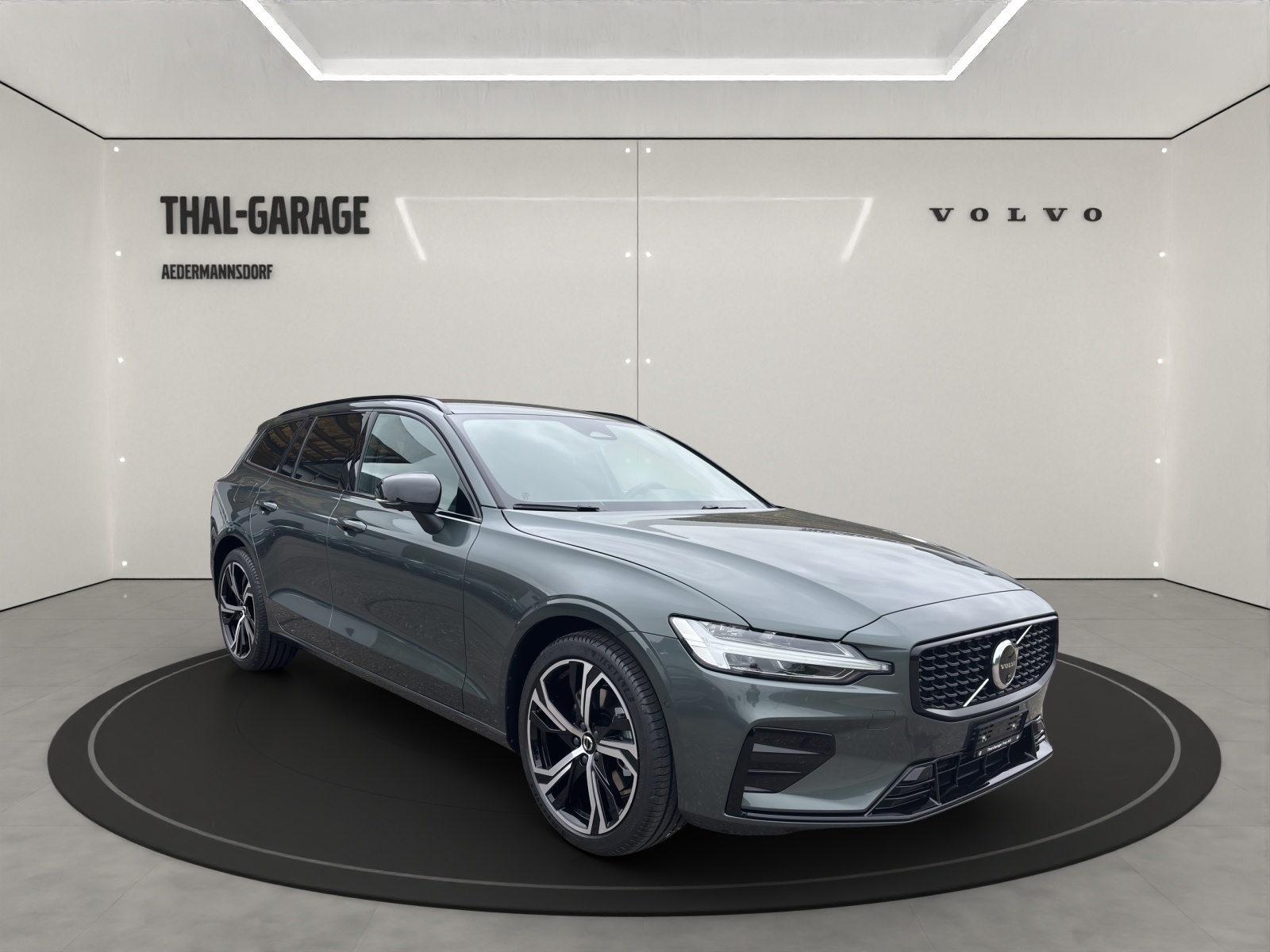 VOLVO V60 2.0 B4 Plus Dark-image-12