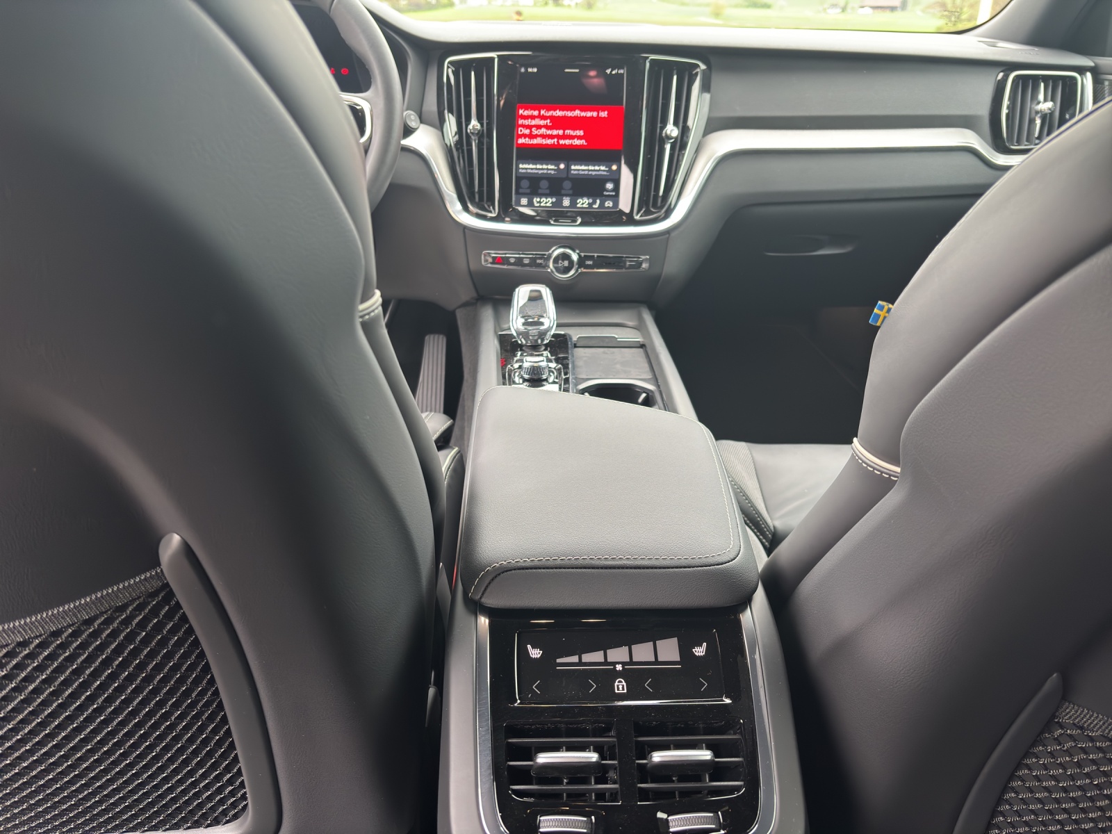 VOLVO V60 2.0 B4 Plus Dark-image-5