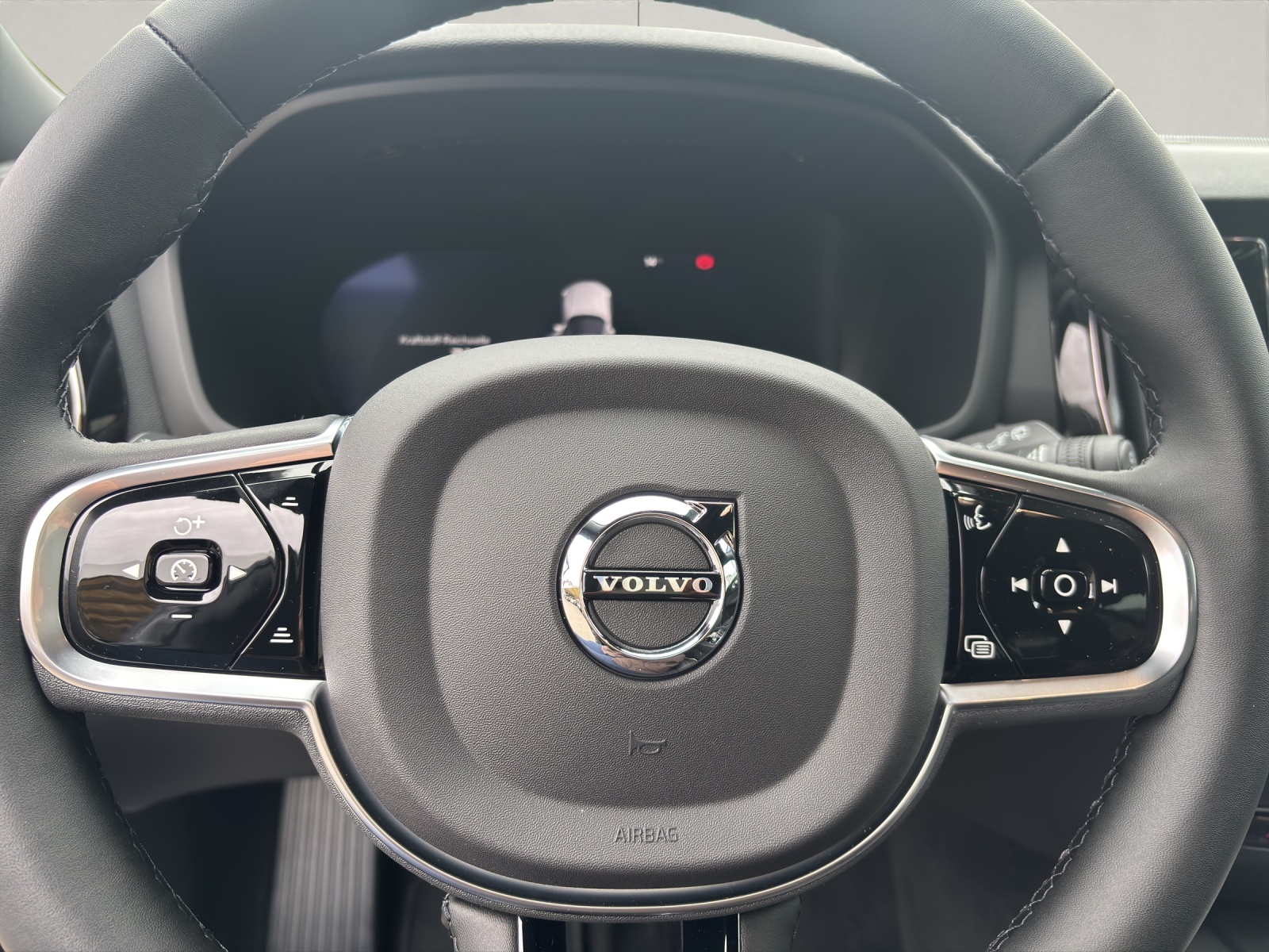 VOLVO V60 2.0 B4 Plus Dark-image-13