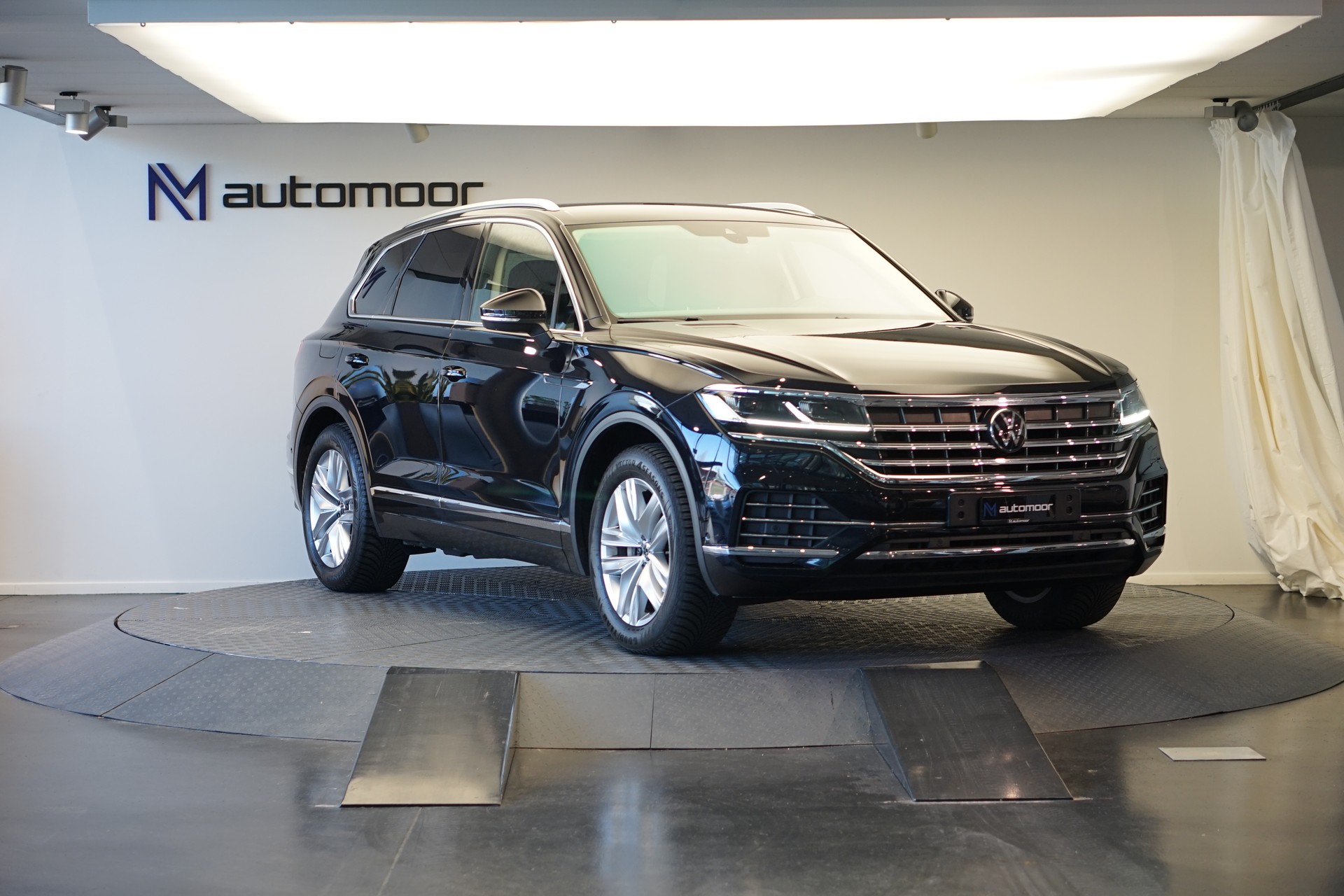 VW Touareg 3.0 TDI Atmosphere Tiptronic-image-2