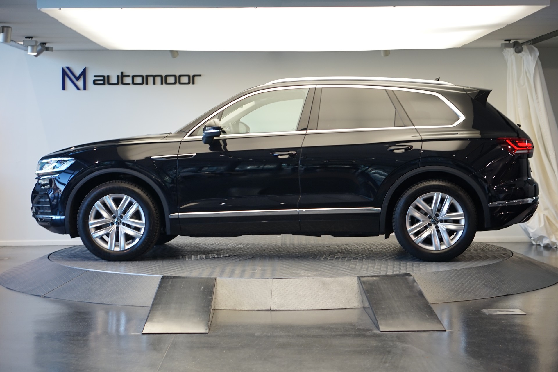 VW Touareg 3.0 TDI Atmosphere Tiptronic-image-7