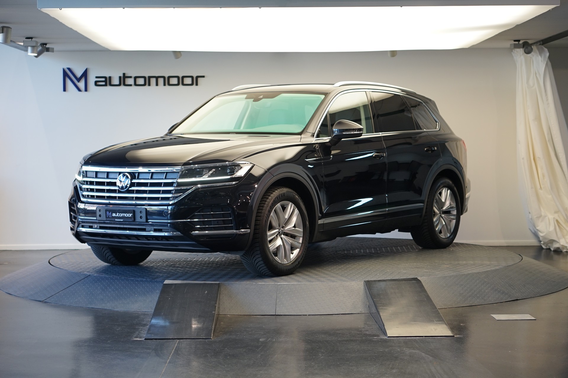 VW Touareg 3.0 TDI Atmosphere Tiptronic-image-0