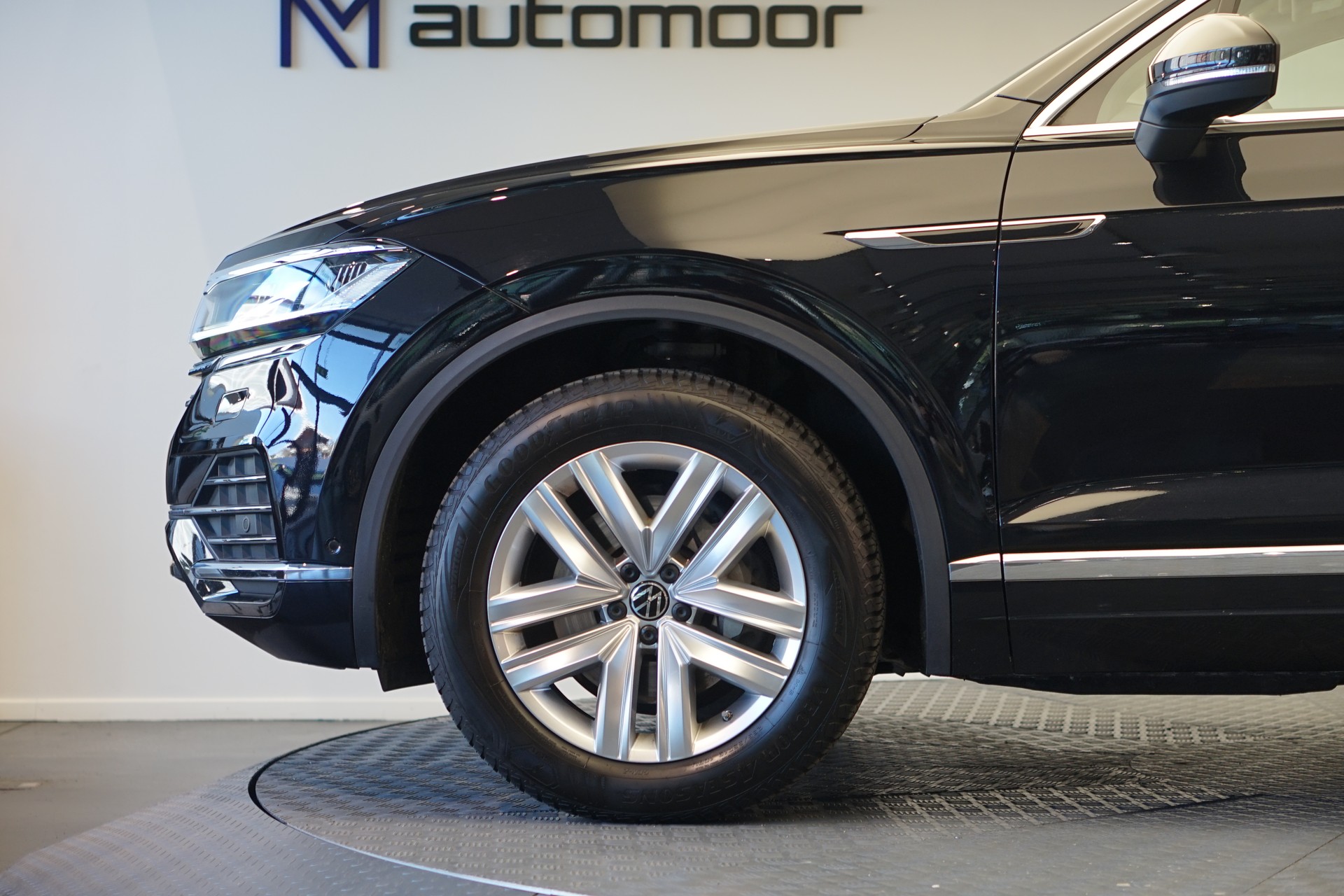 VW Touareg 3.0 TDI Atmosphere Tiptronic-image-11
