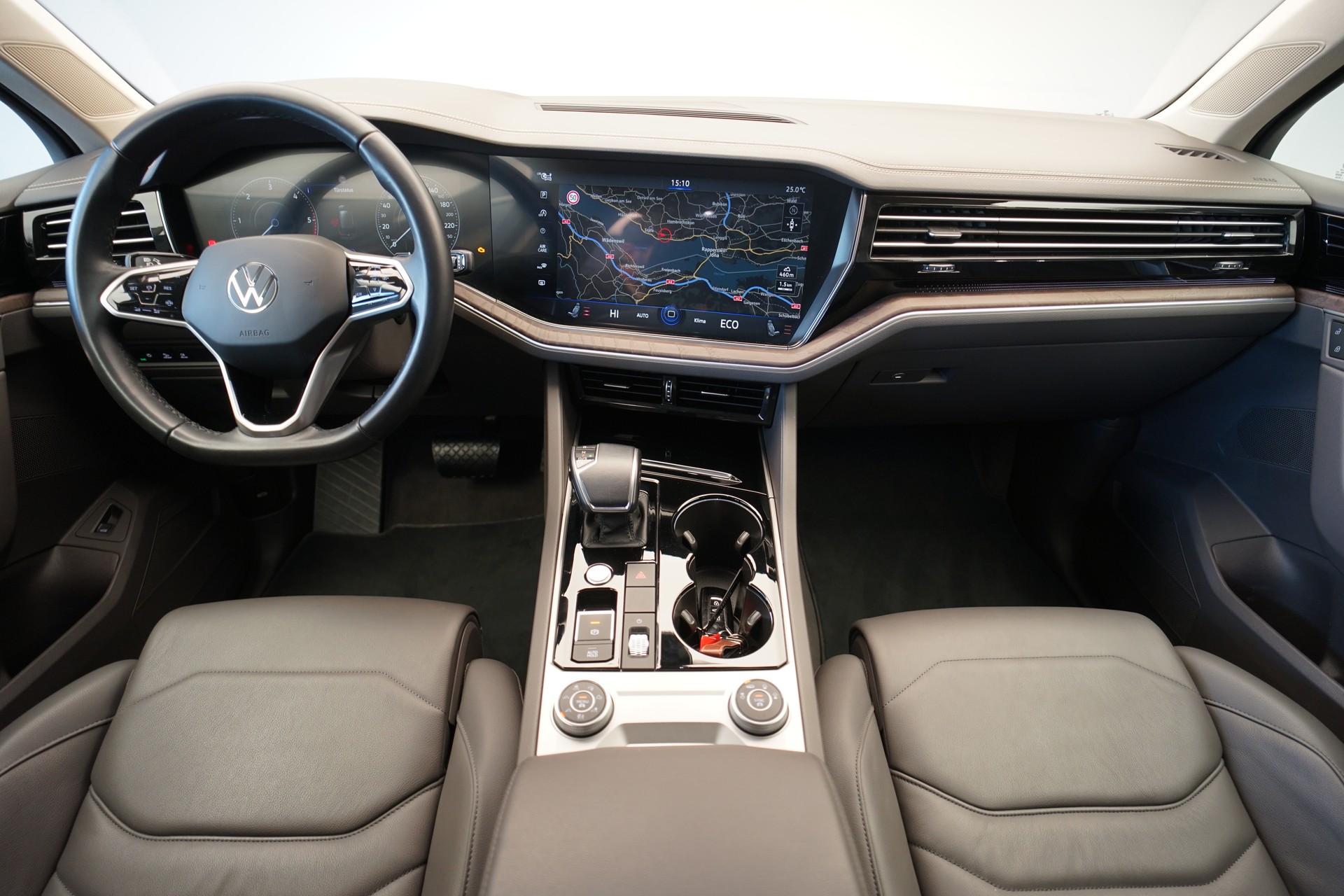 VW Touareg 3.0 TDI Atmosphere Tiptronic-image-12