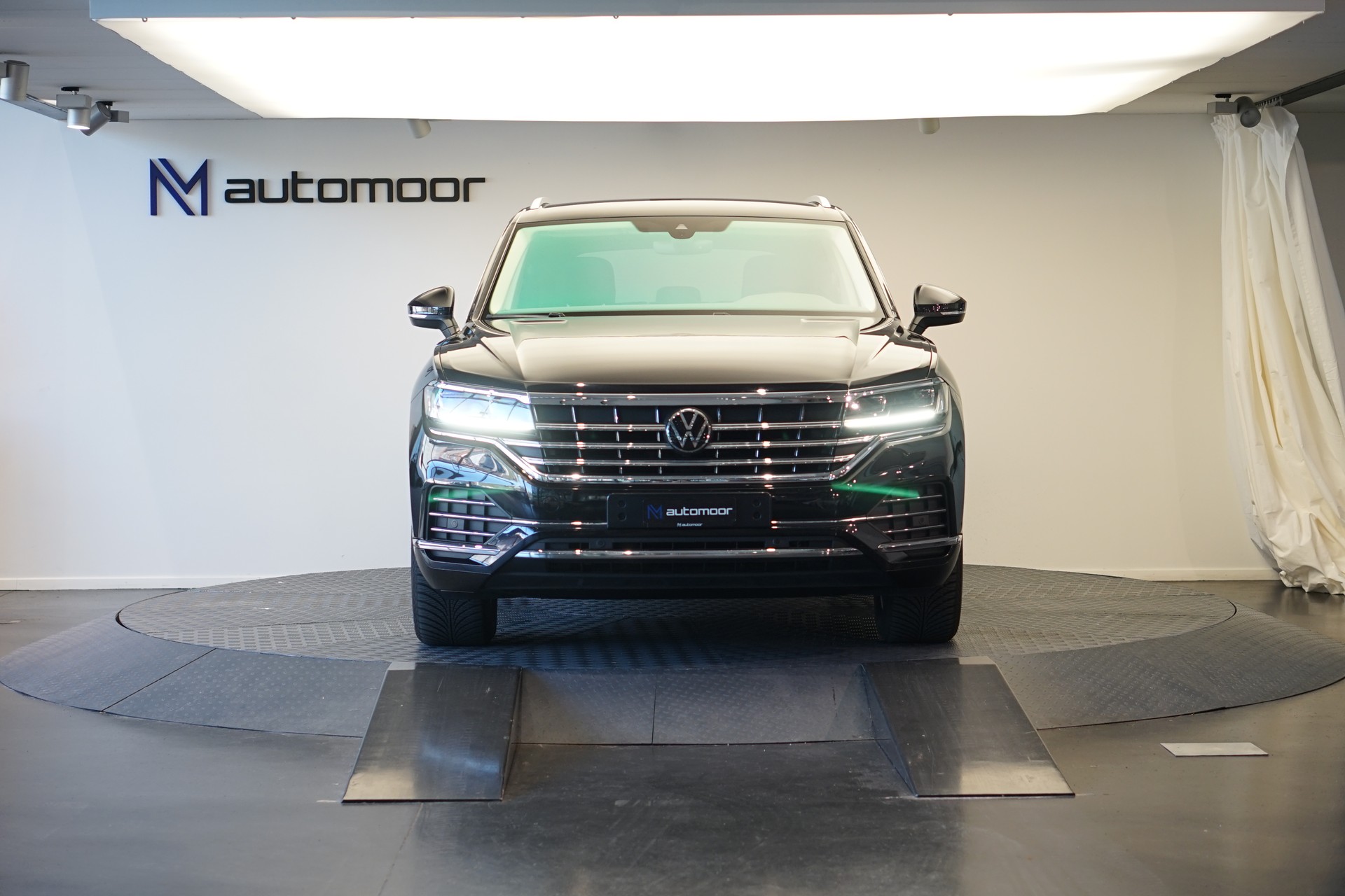 VW Touareg 3.0 TDI Atmosphere Tiptronic-image-1