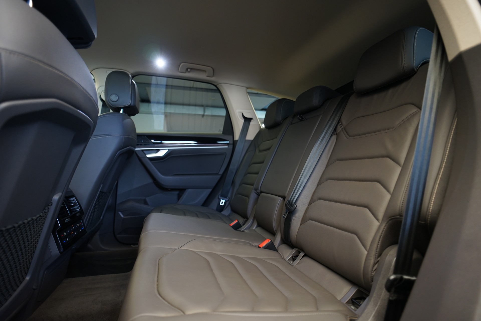 VW Touareg 3.0 TDI Atmosphere Tiptronic-image-16