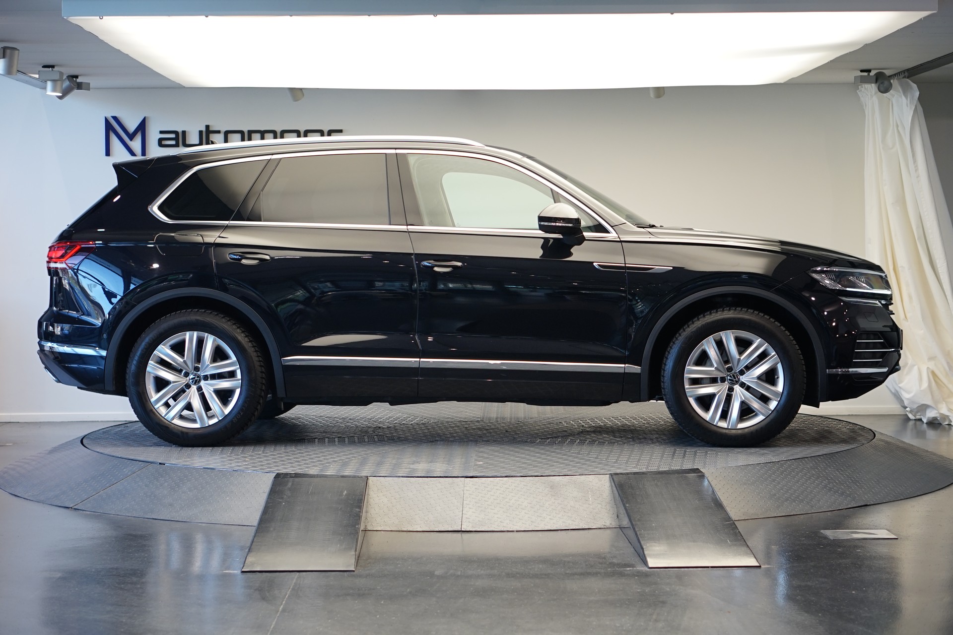 VW Touareg 3.0 TDI Atmosphere Tiptronic-image-3