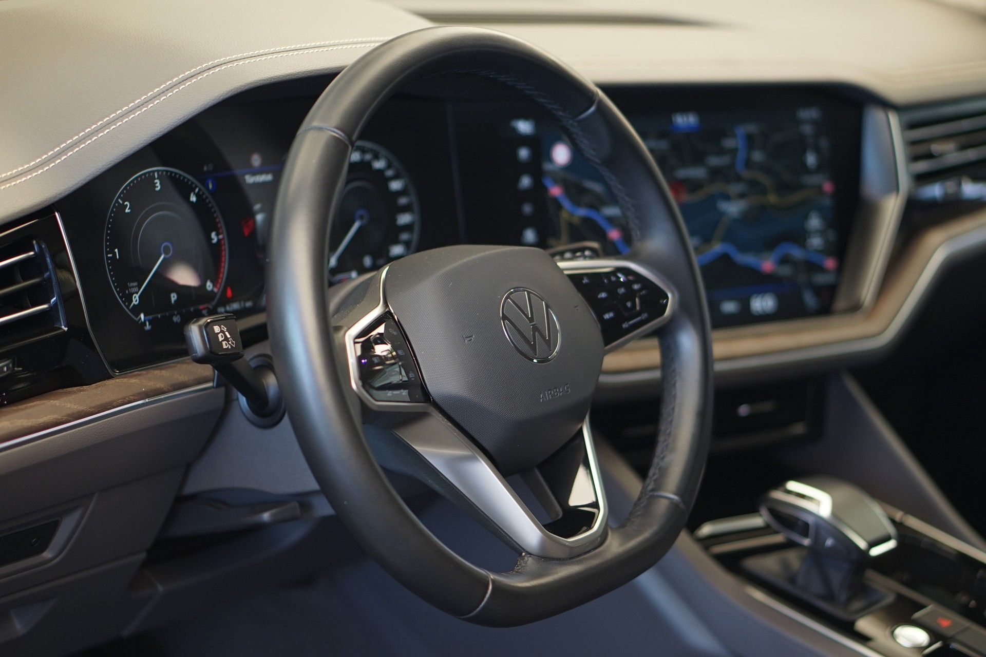 VW Touareg 3.0 TDI Atmosphere Tiptronic-image-26