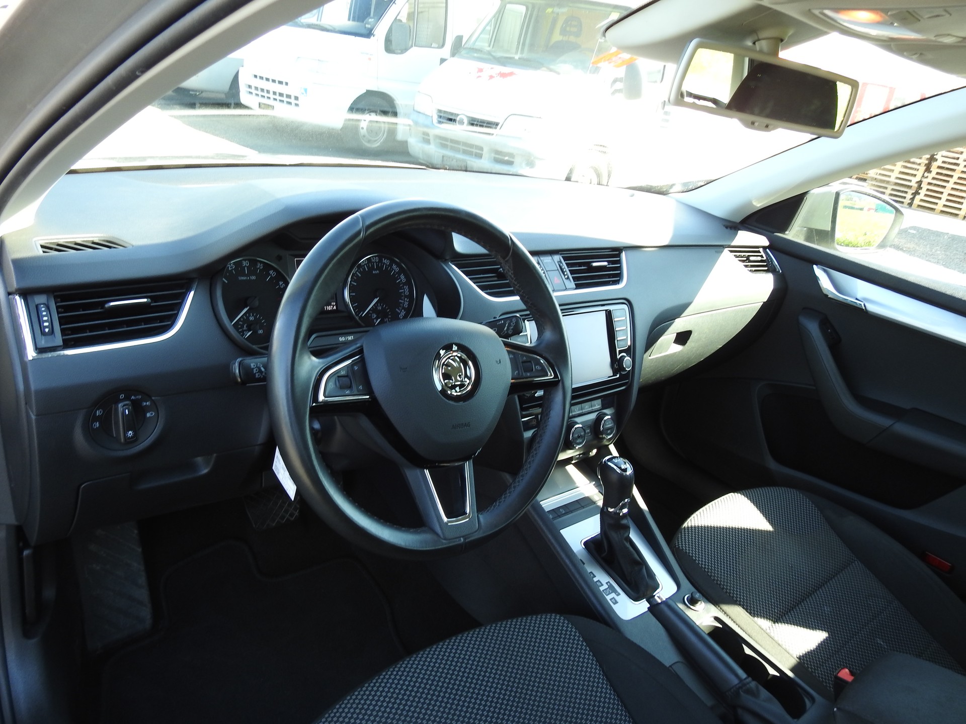 SKODA Octavia Combi 2.0 TDI Swiss Edition 4x4 DSG-image-13