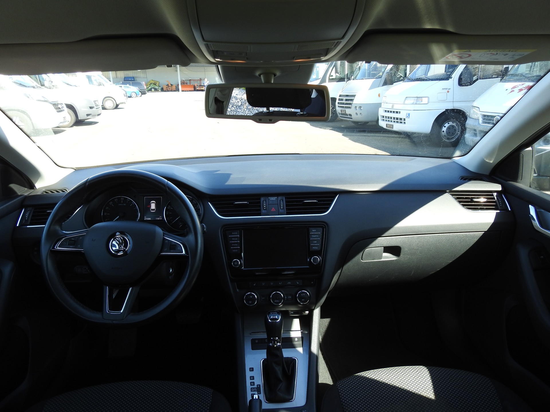 SKODA Octavia Combi 2.0 TDI Swiss Edition 4x4 DSG-image-16