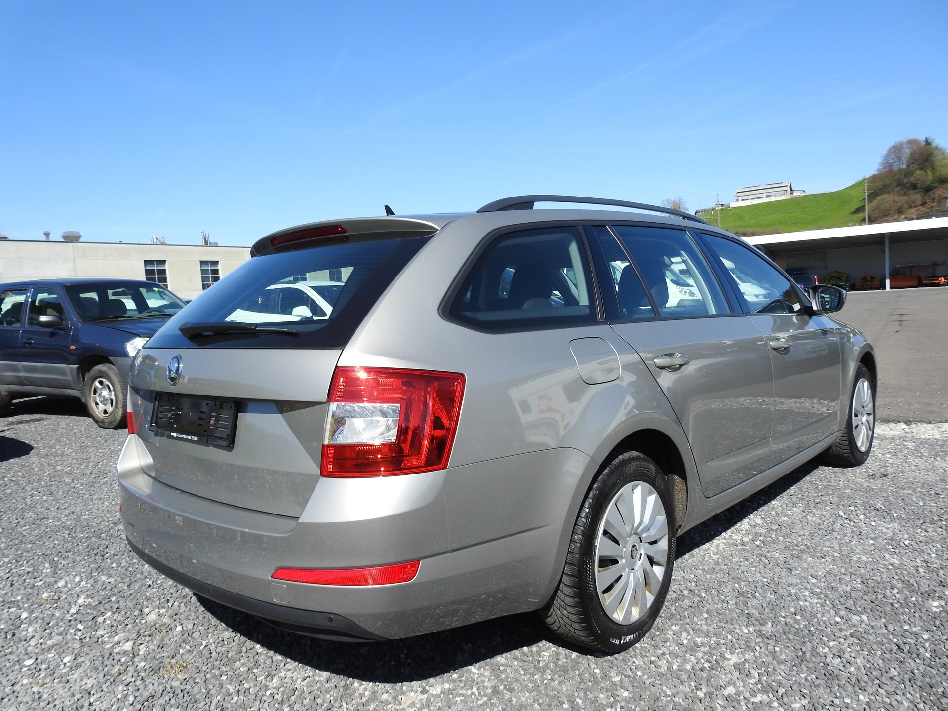 SKODA Octavia Combi 2.0 TDI Swiss Edition 4x4 DSG-image-6