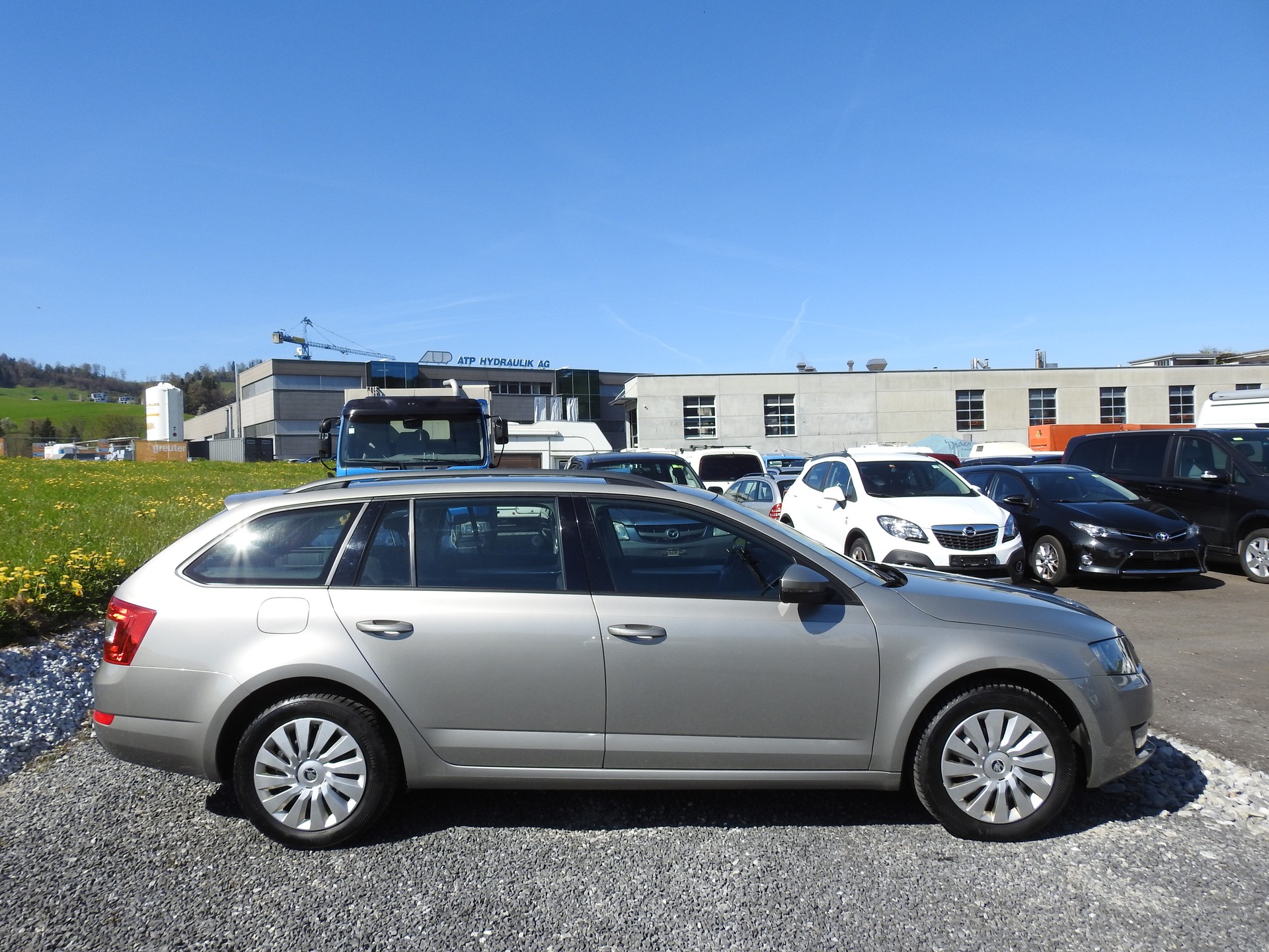 SKODA Octavia Combi 2.0 TDI Swiss Edition 4x4 DSG-image-7