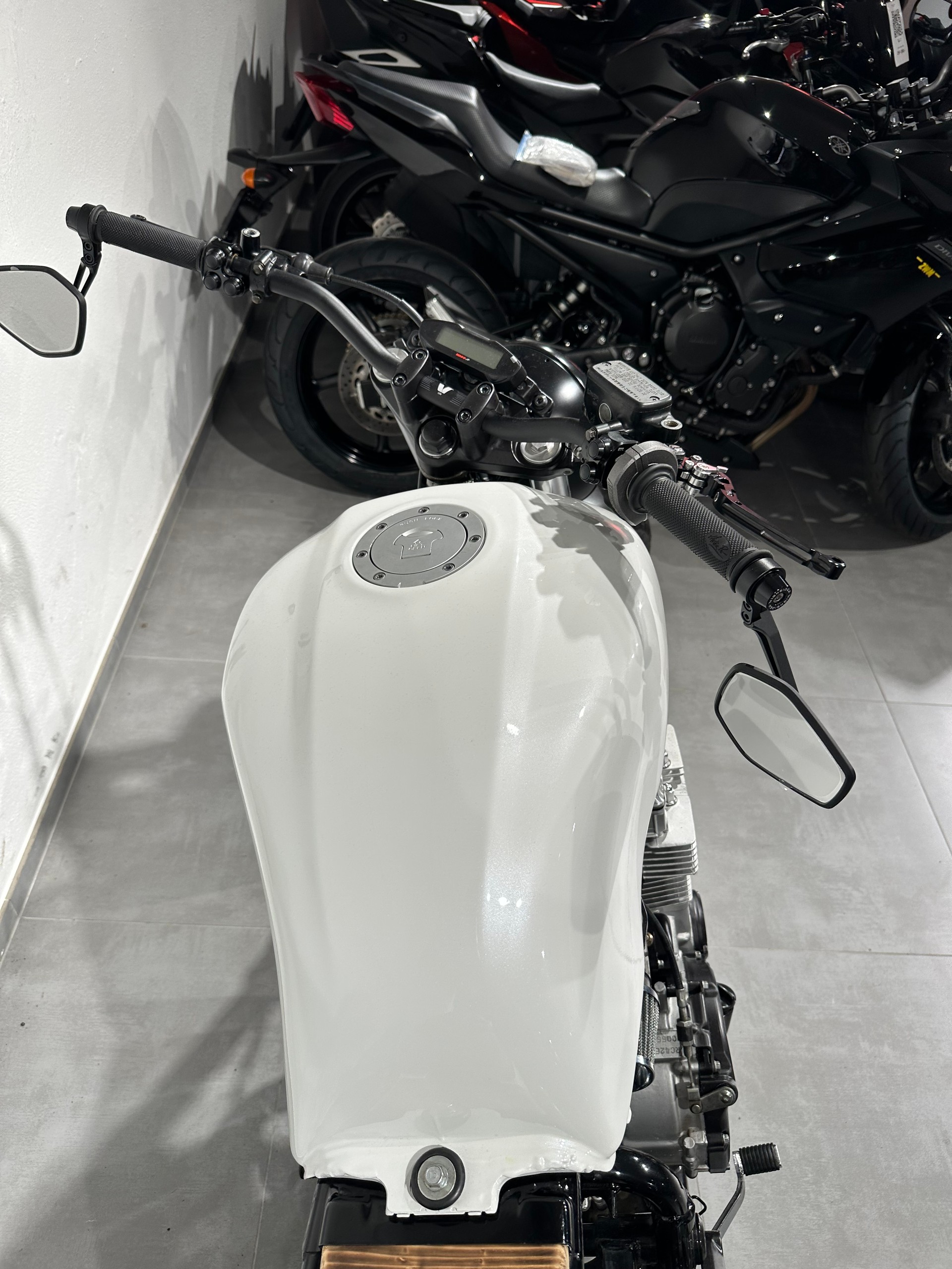 HONDA CB 750 F2 Seven Fifty-showroom-element-3