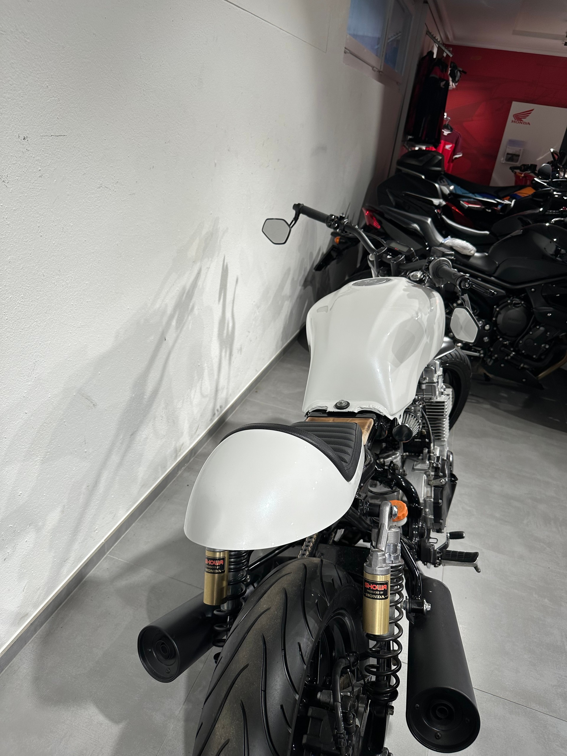 HONDA CB 750 F2 Seven Fifty-showroom-element-2