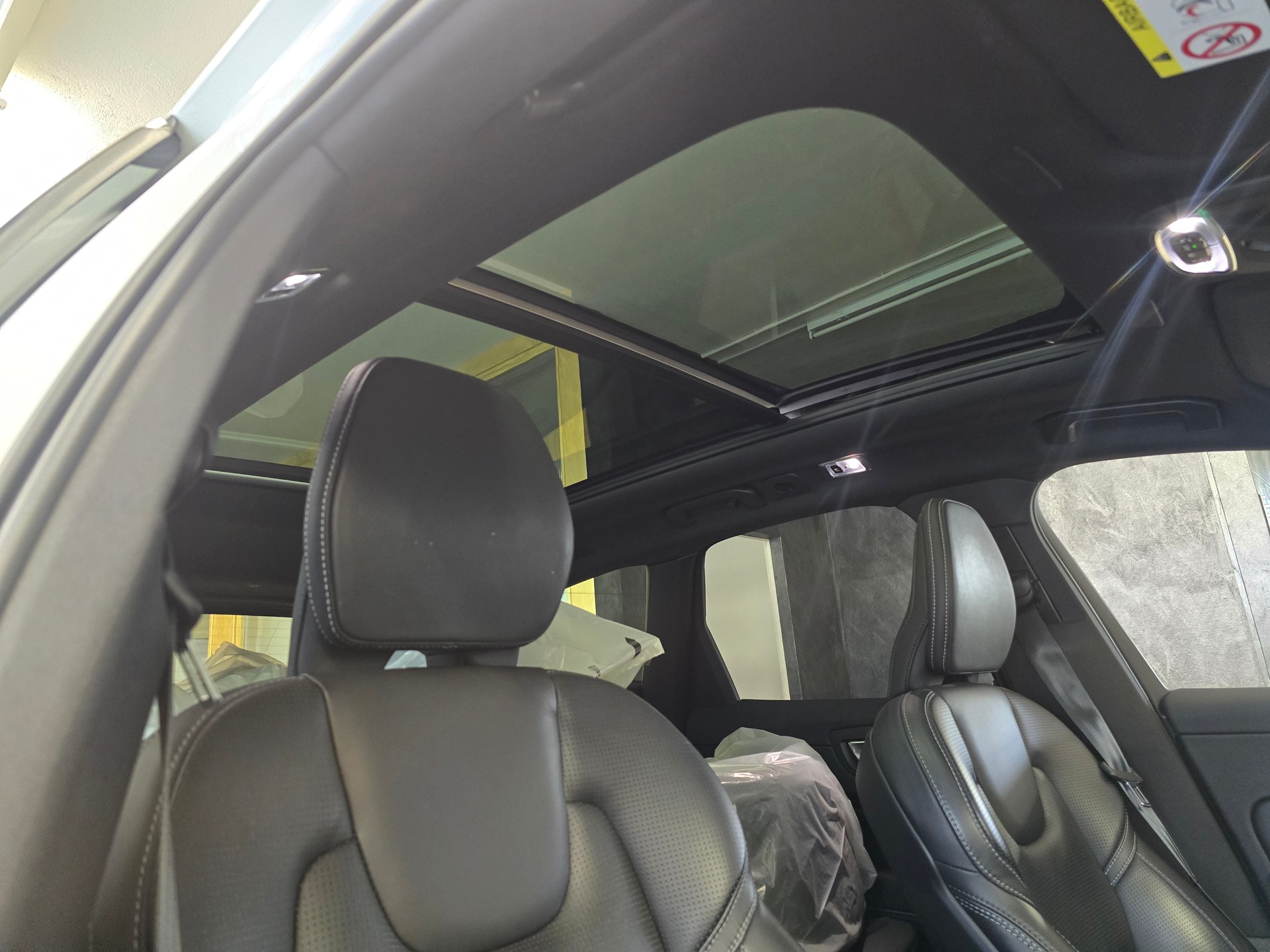 VOLVO T8 R-Design * Twin Engine * CH FHZ * Gratis Service *-image-9