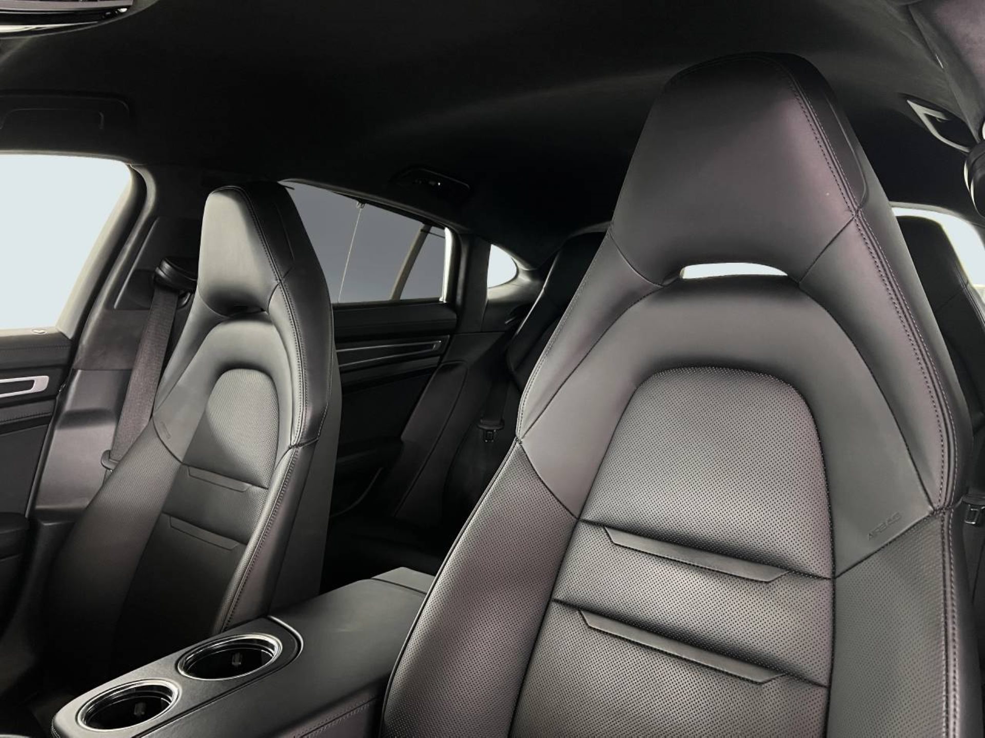 PORSCHE Panamera GTS-image-4