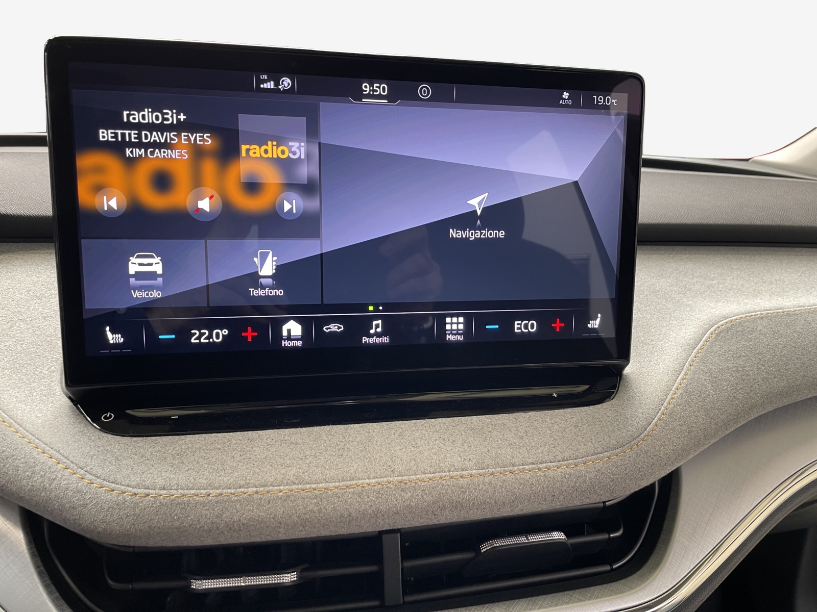 SKODA Enyaq iV 60-image-11