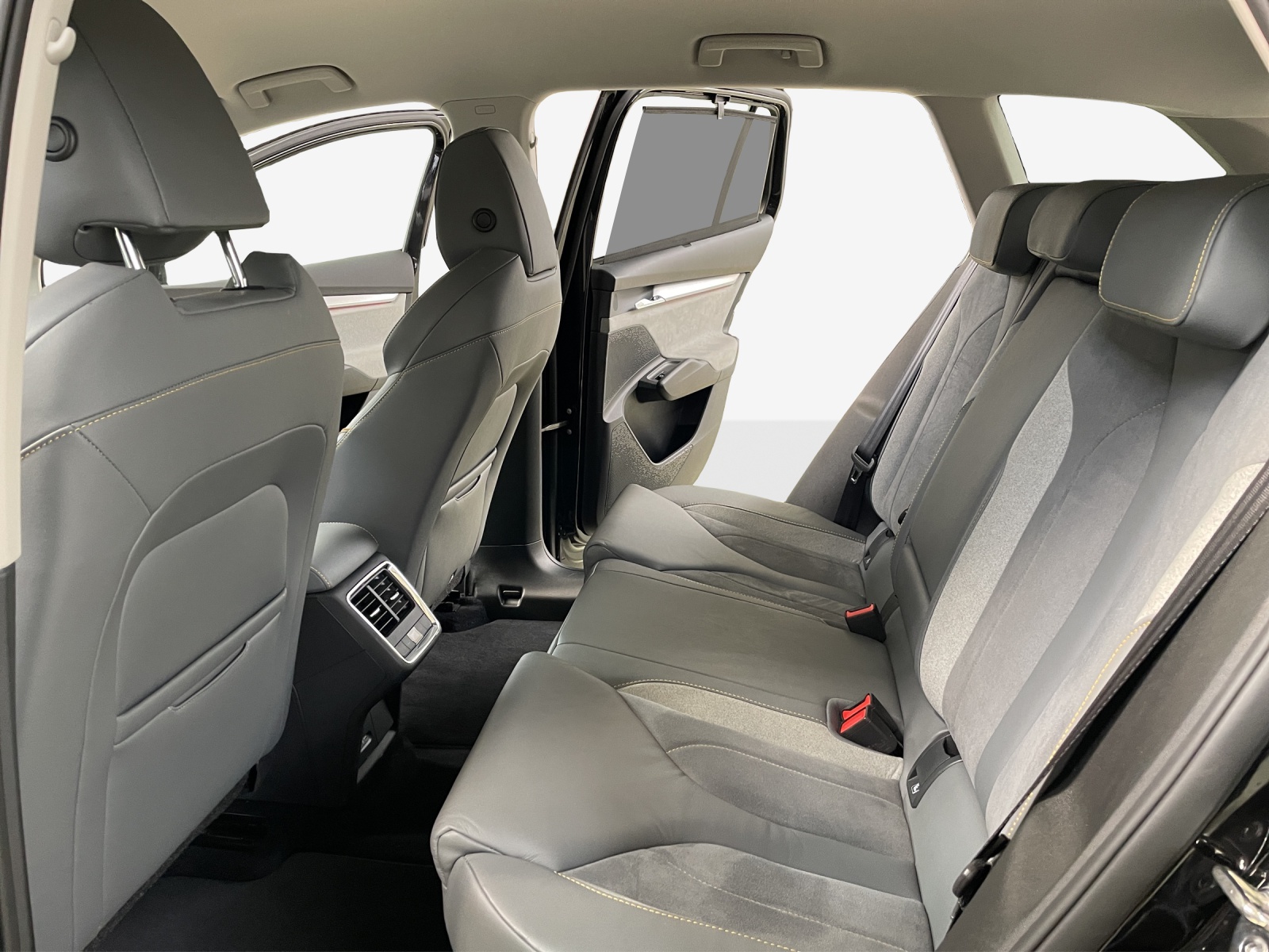 SKODA Enyaq iV 60-image-12