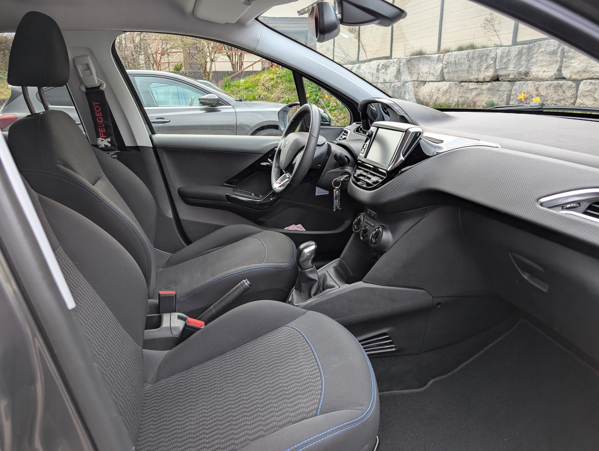 PEUGEOT 1.2 PureTech Signature S/S-image-4