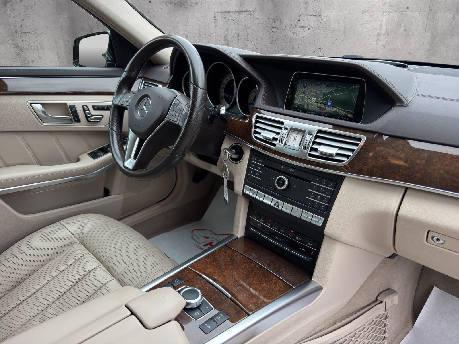 MERCEDES-BENZ E 350 BlueTEC 4Matic 7G-Tronic-image-10