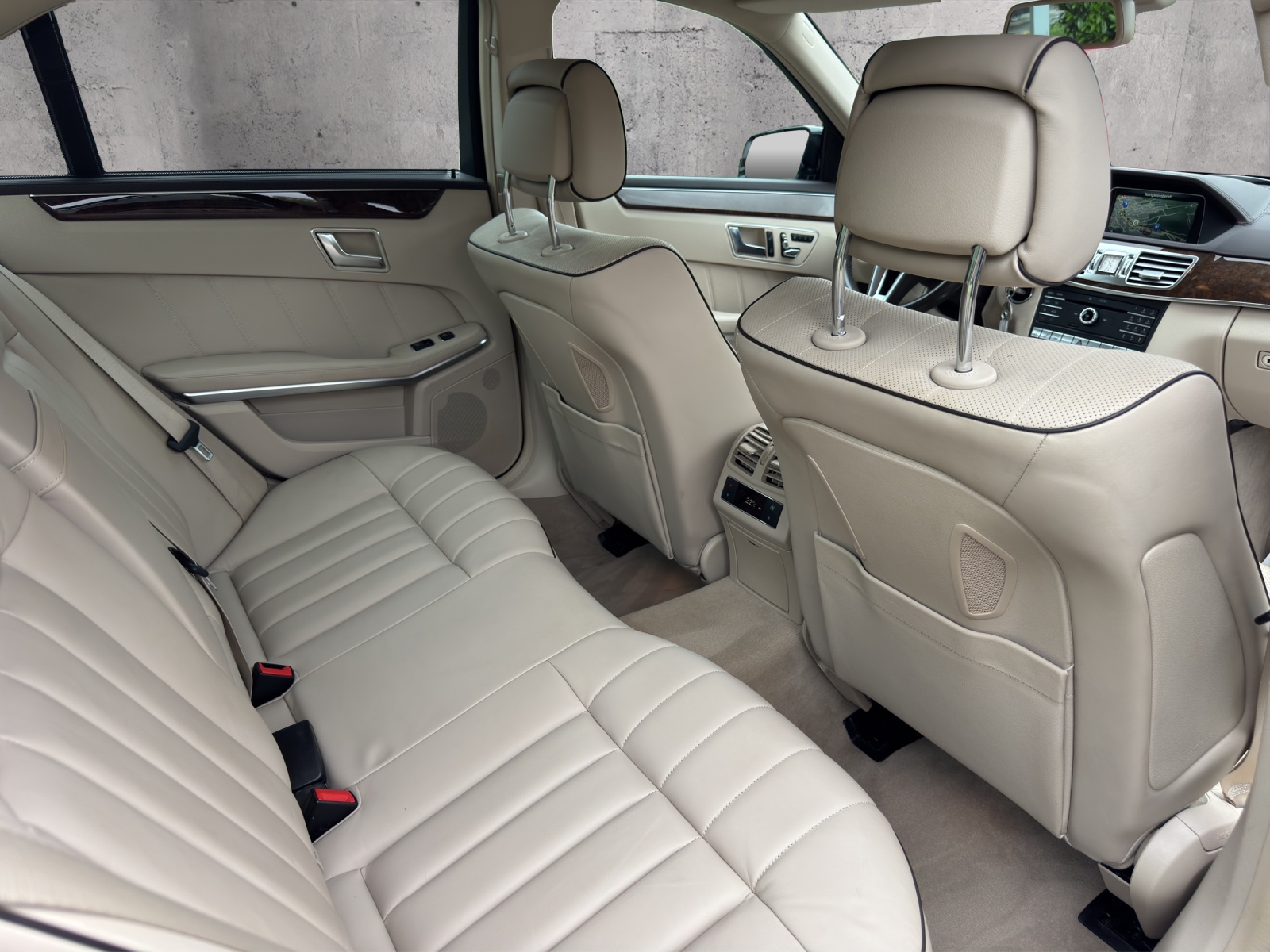 MERCEDES-BENZ E 350 BlueTEC 4Matic 7G-Tronic-image-12