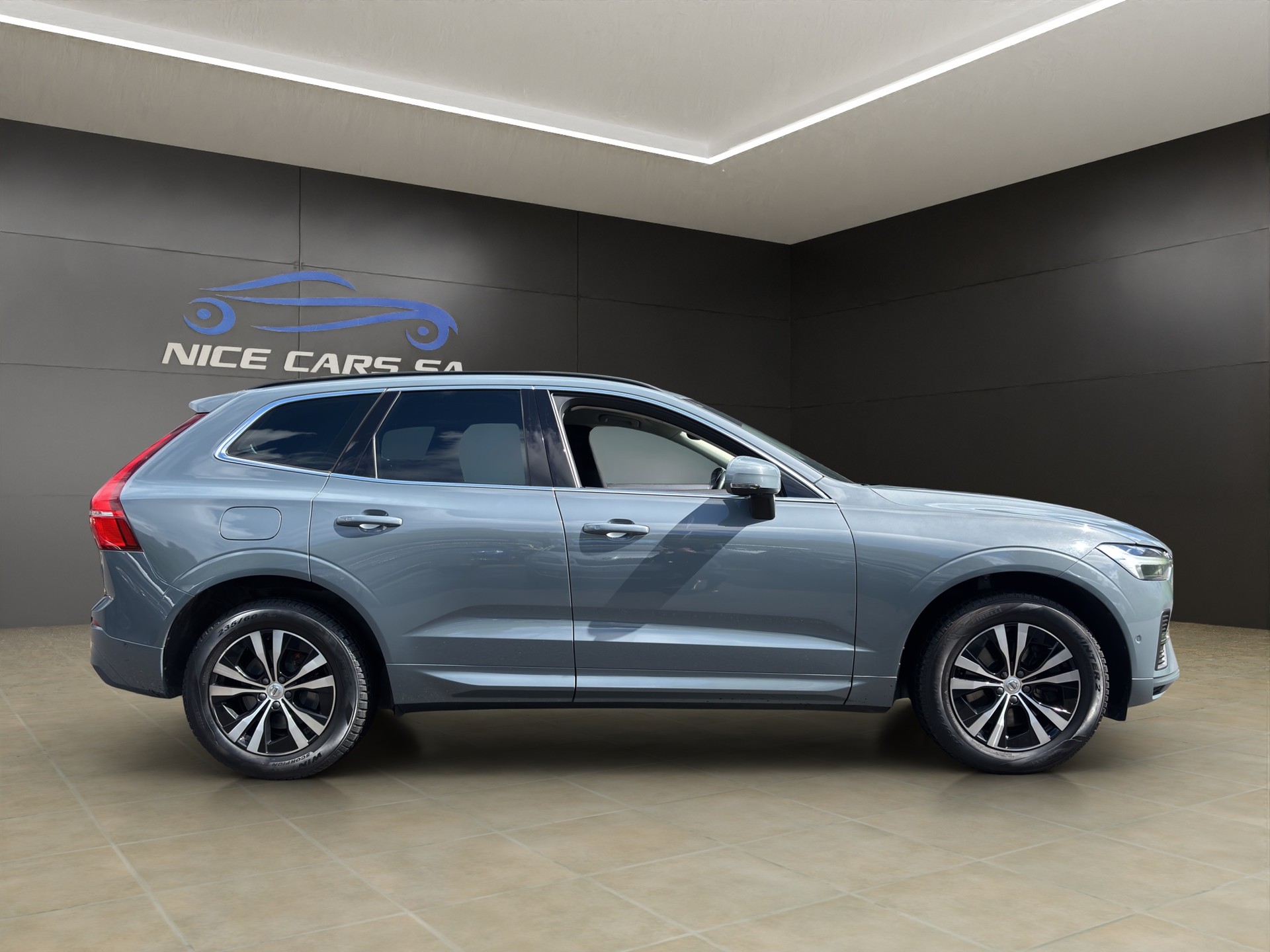 VOLVO XC60 B4 Diesel Mild Hybrid AWD Momentum Geartronic-image-5