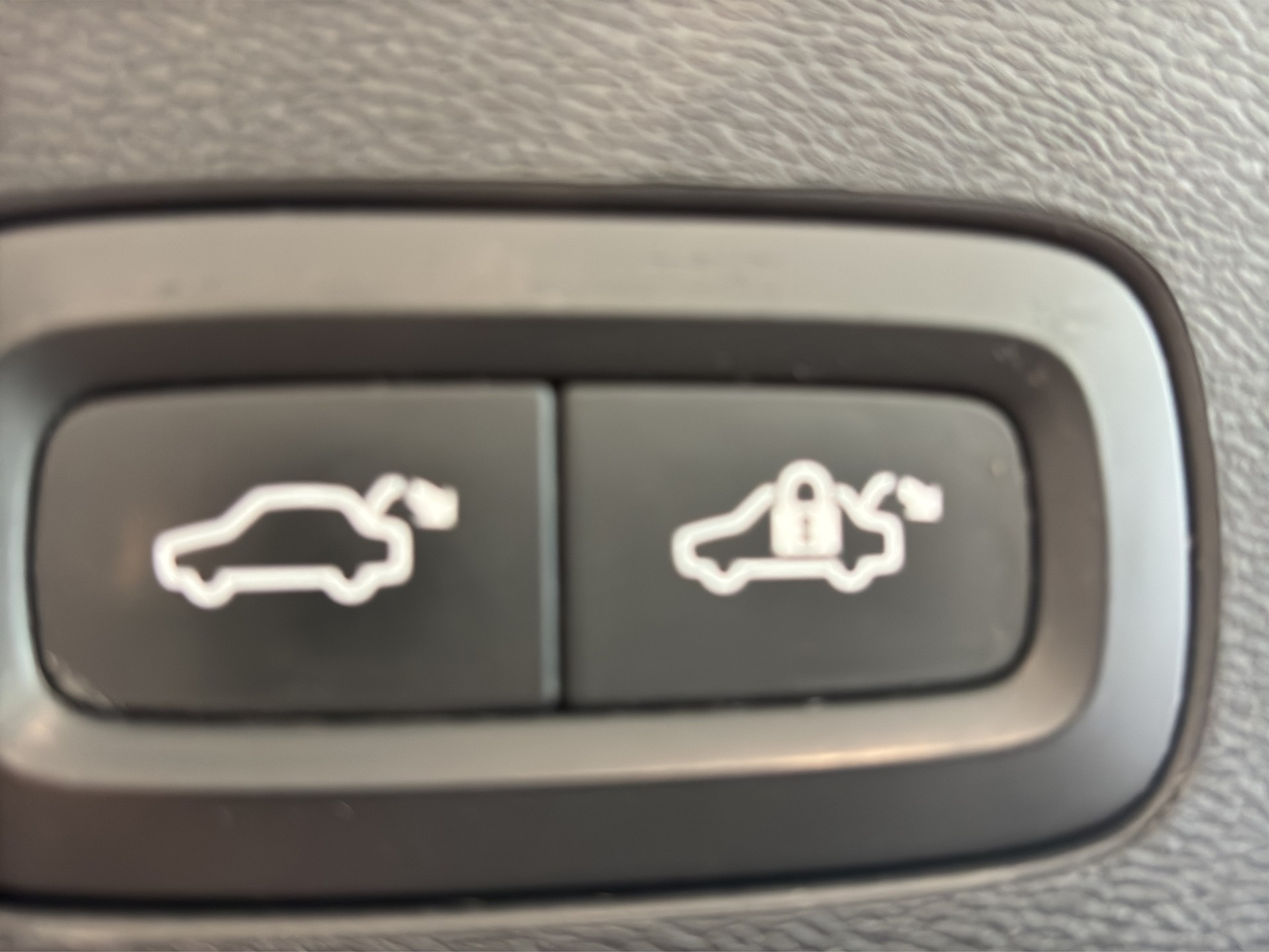 VOLVO XC60 B4 Diesel Mild Hybrid AWD Momentum Geartronic-image-30